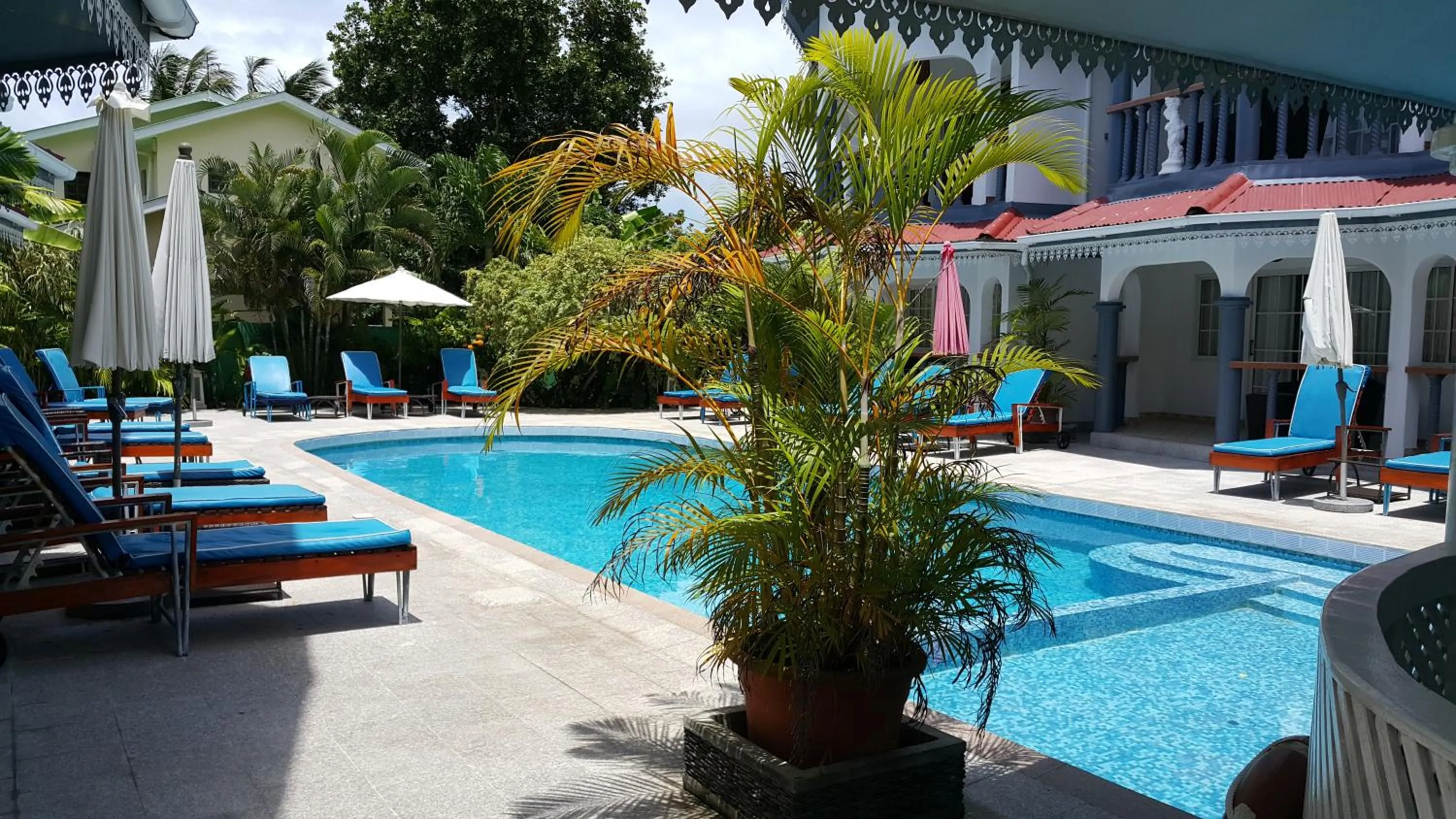 Swimming pool in Chateau Sans Souci