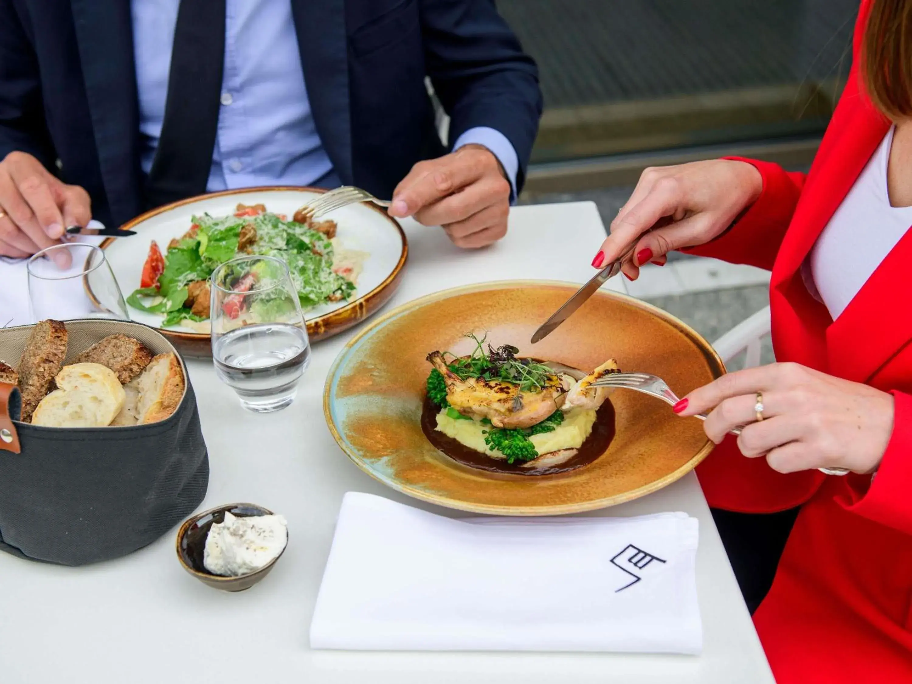 Restaurant/places to eat in Sofitel Warsaw Victoria Restaurant/places to eat in Sofitel Warsaw Victoria