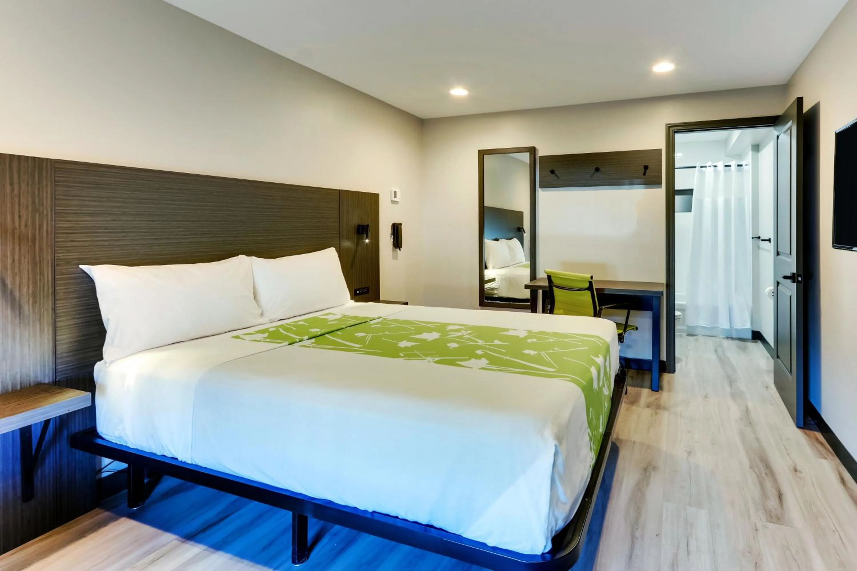 Bedroom, Bed in The Shamrock