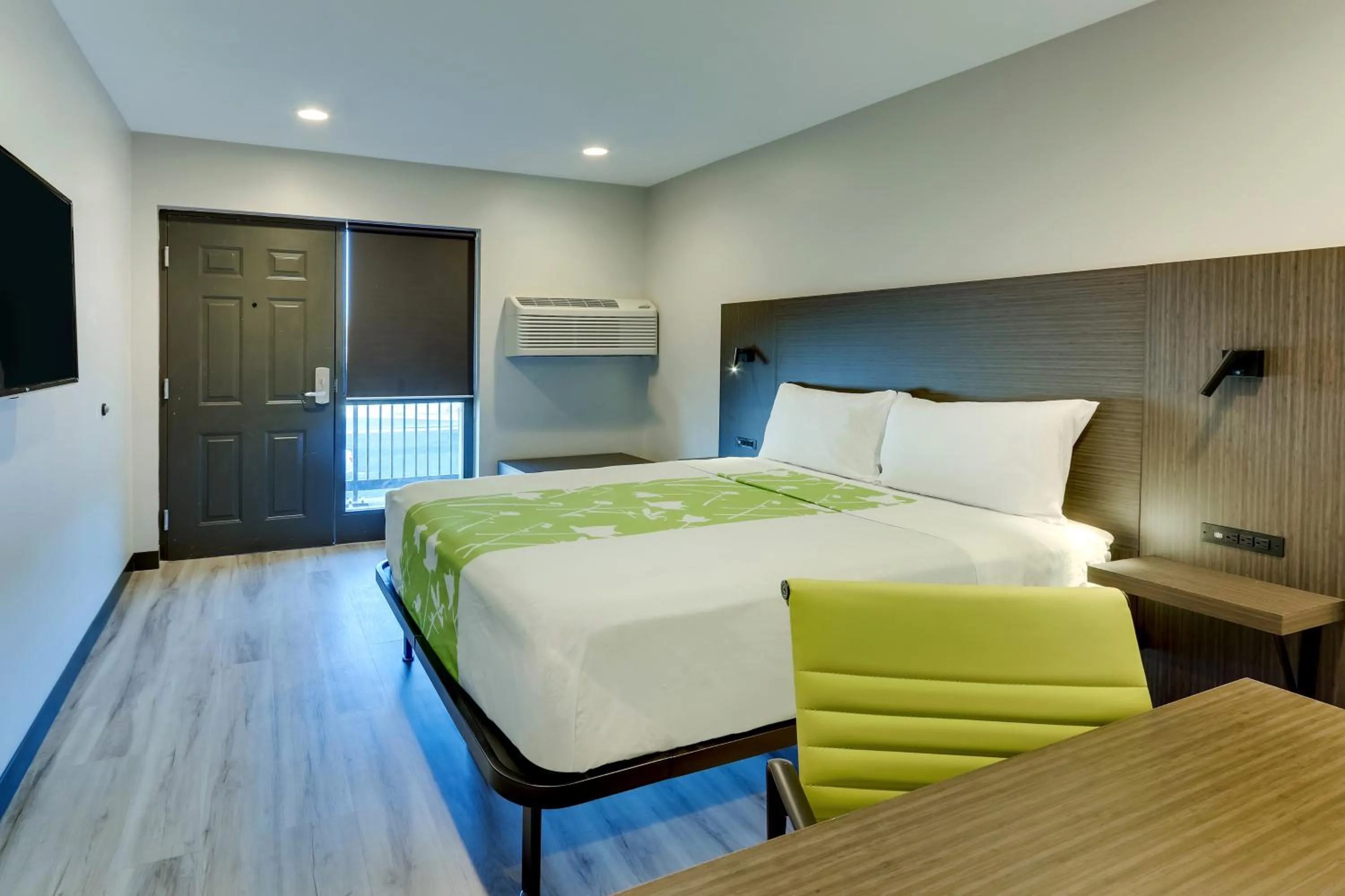 Bedroom, Bed in The Shamrock