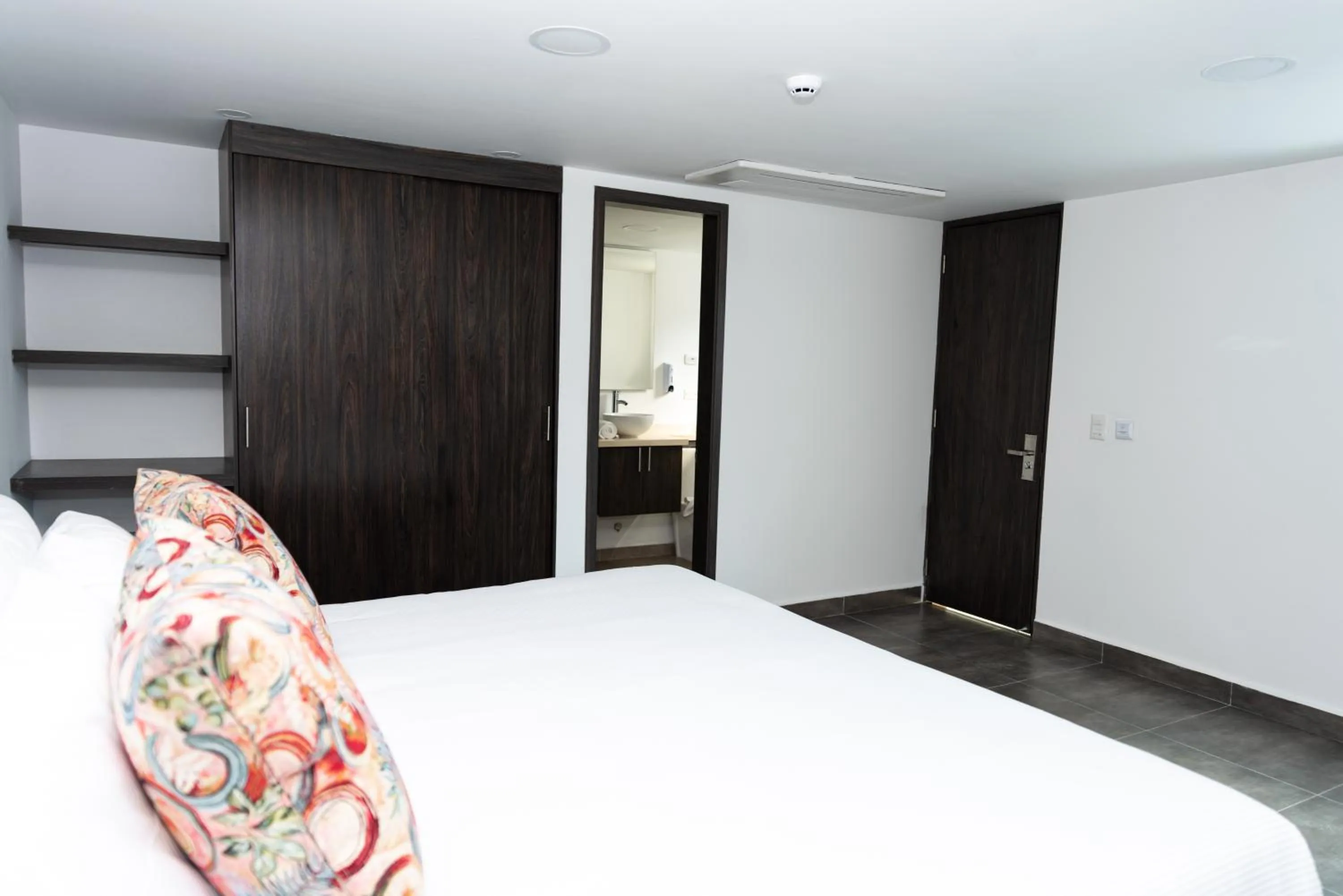 Bed in Hotel Qatar Cali