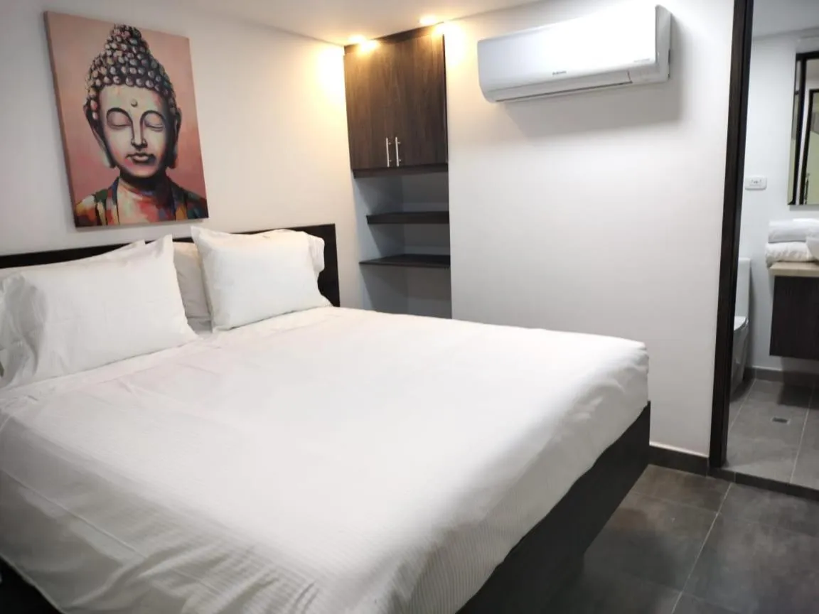 Photo of the whole room, Bed in Hotel Qatar Cali