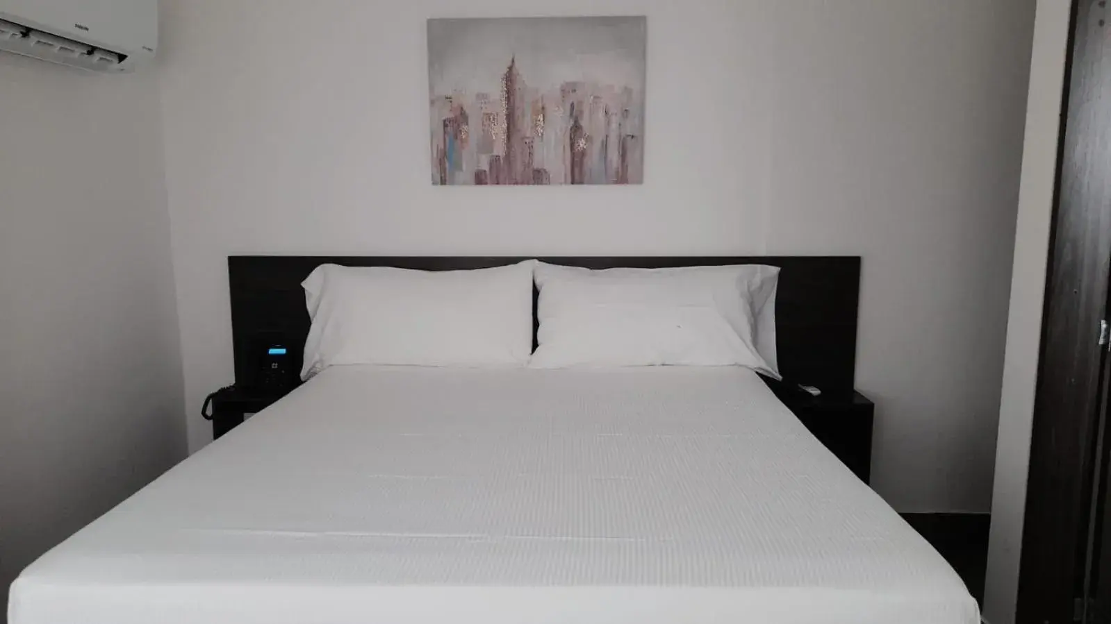 Single Room in Hotel Qatar Cali Single Room in Hotel Qatar Cali