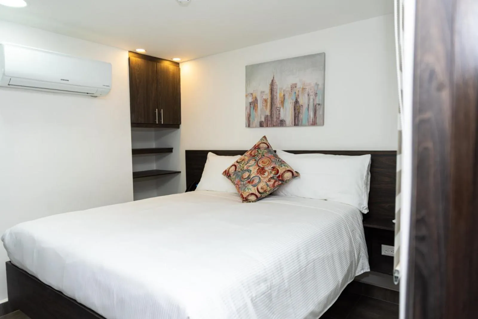 Bed in Hotel Qatar Cali