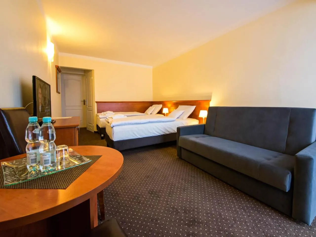 TV and multimedia, Bed in Villa Anna Lisa