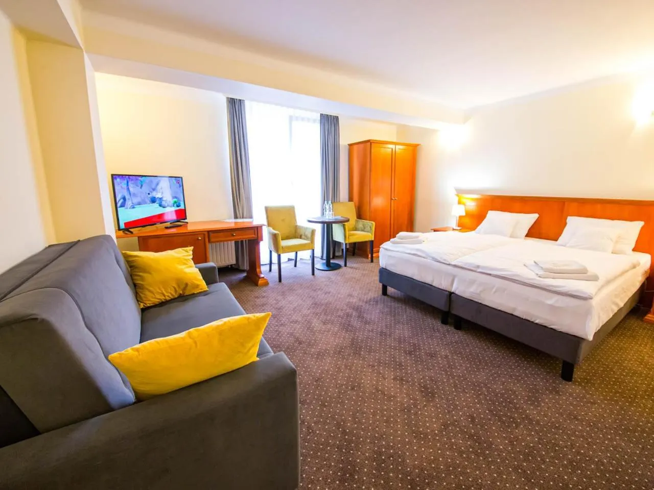 TV and multimedia, Bed in Villa Anna Lisa