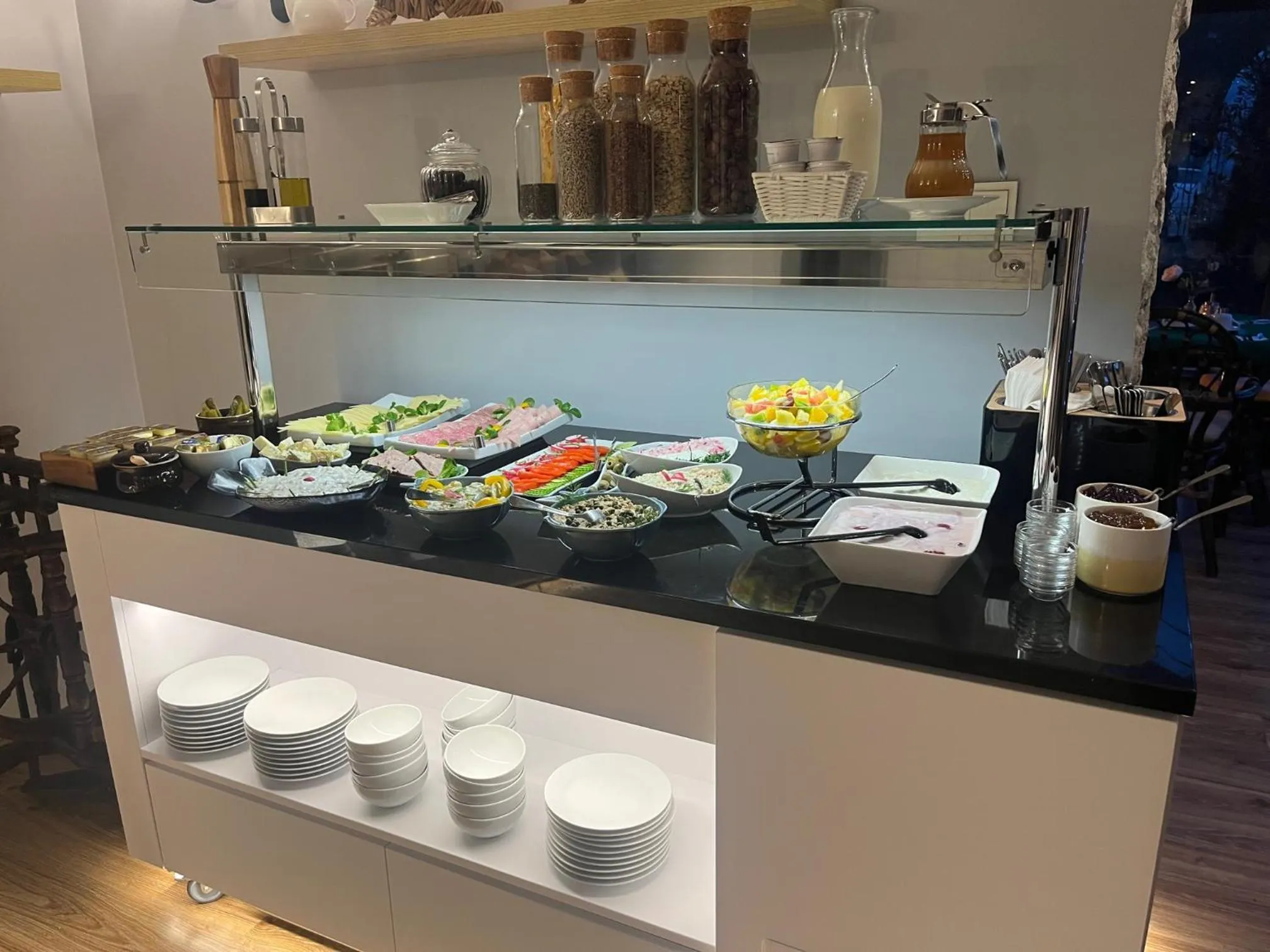 Breakfast in Willa 4 Pory Roku & Uznam