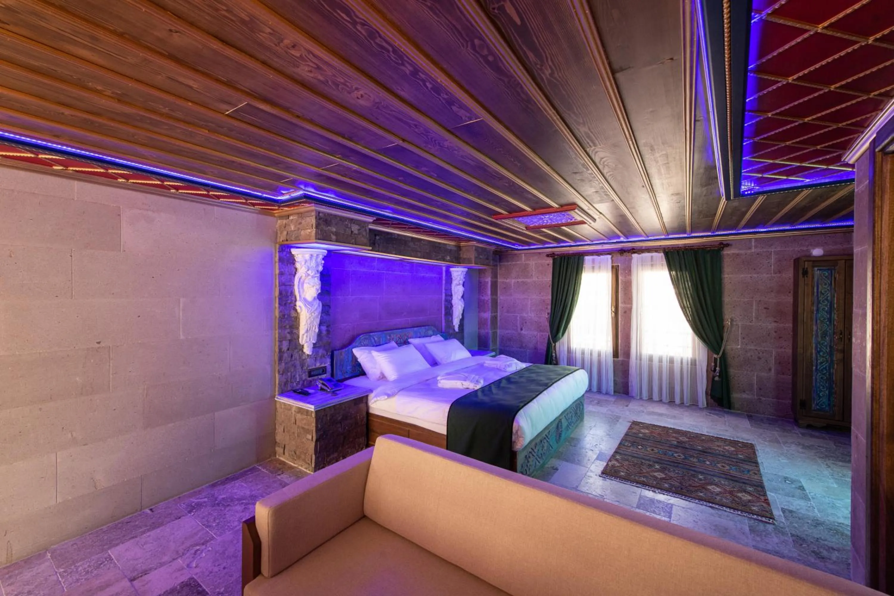 Bed in Foremanson Cave Hotel