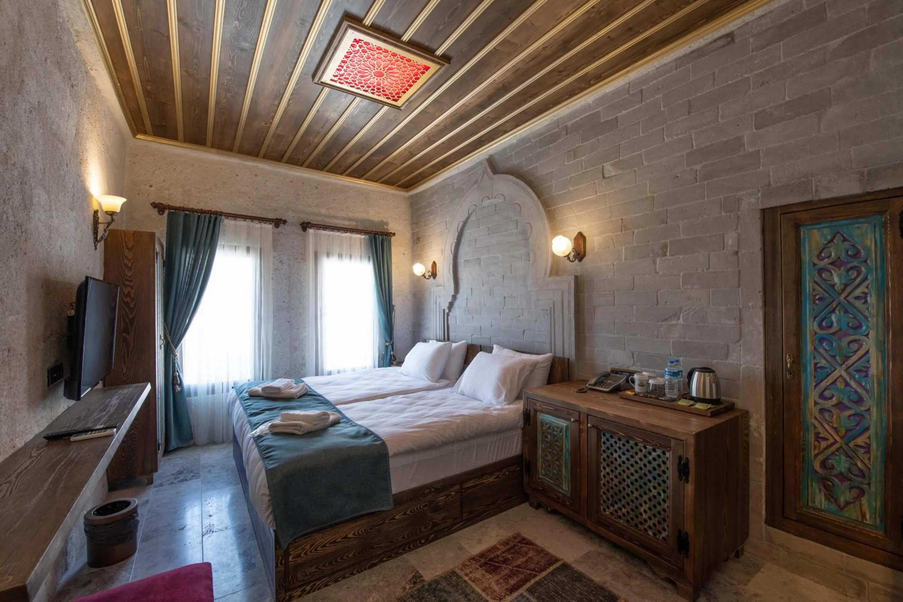 Bed in Foremanson Cave Hotel