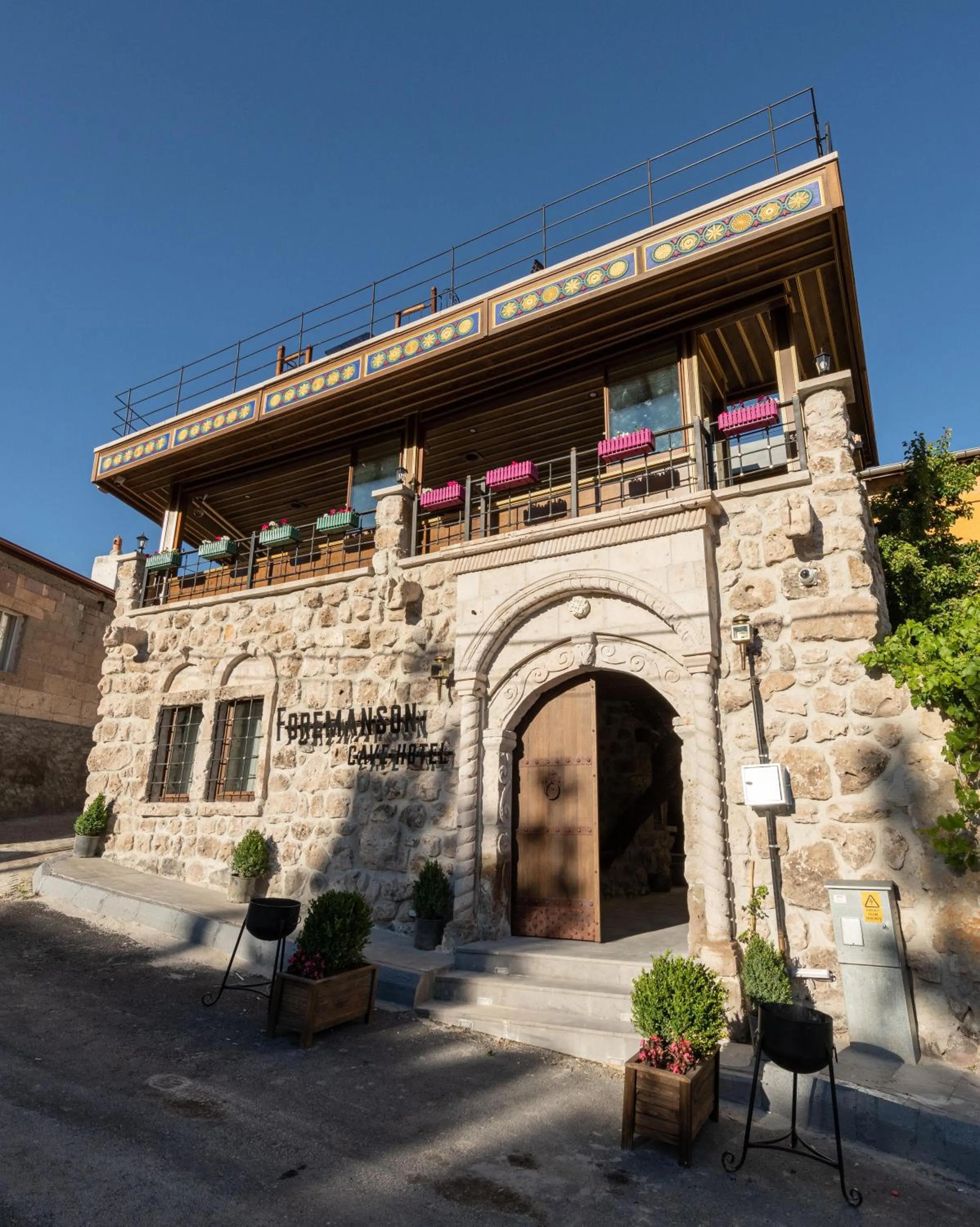 Property building in Foremanson Cave Hotel