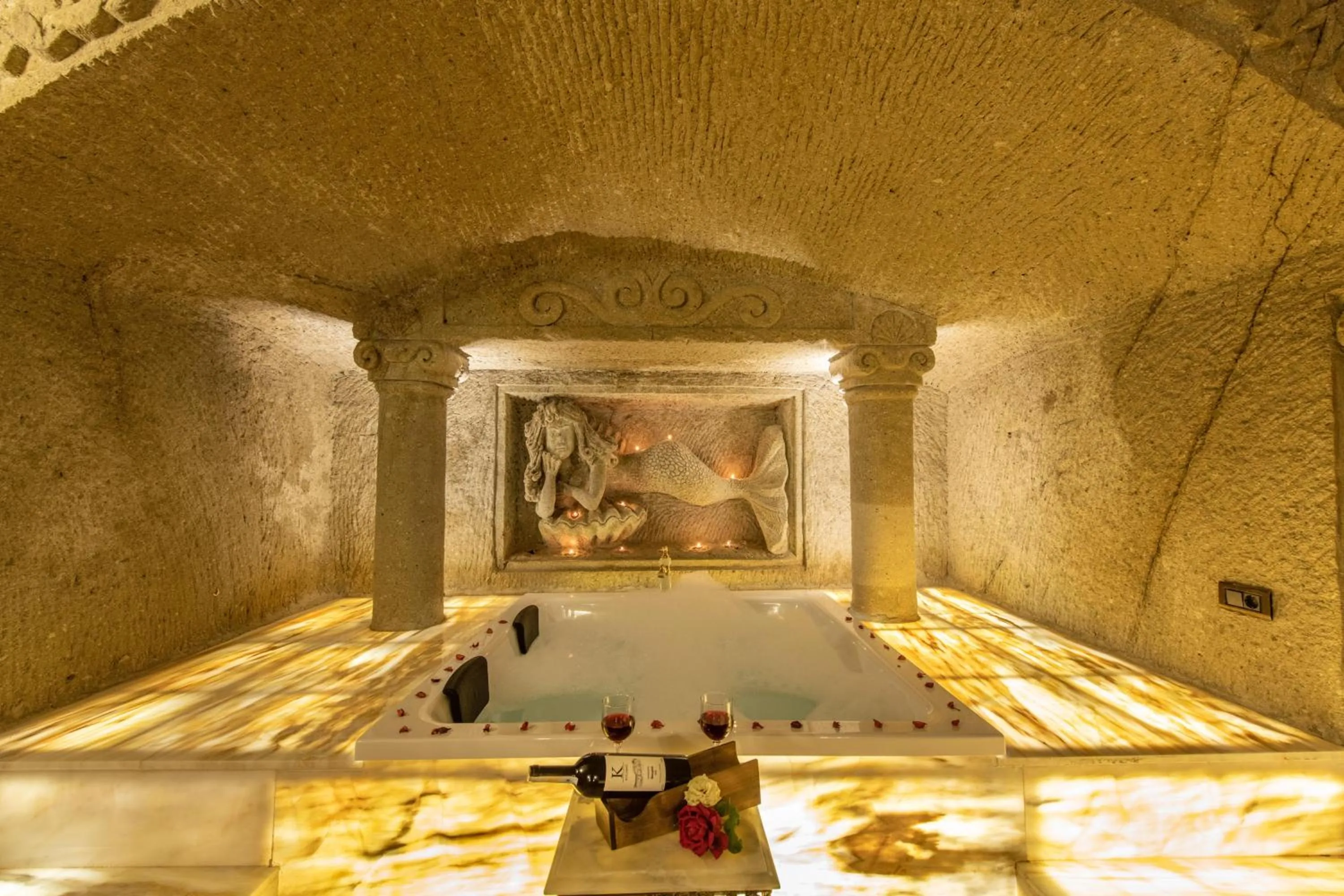 Massage in Foremanson Cave Hotel