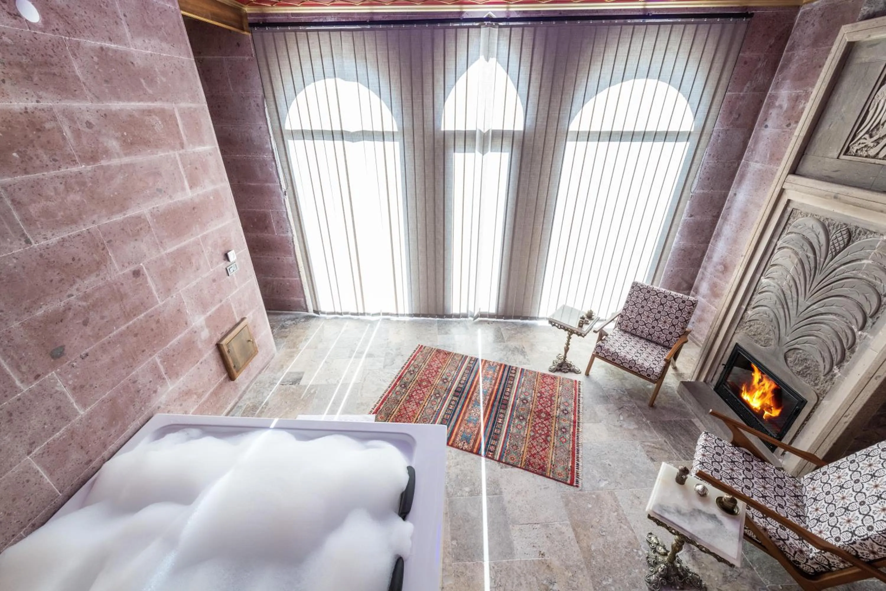 flat iron in Foremanson Cave Hotel