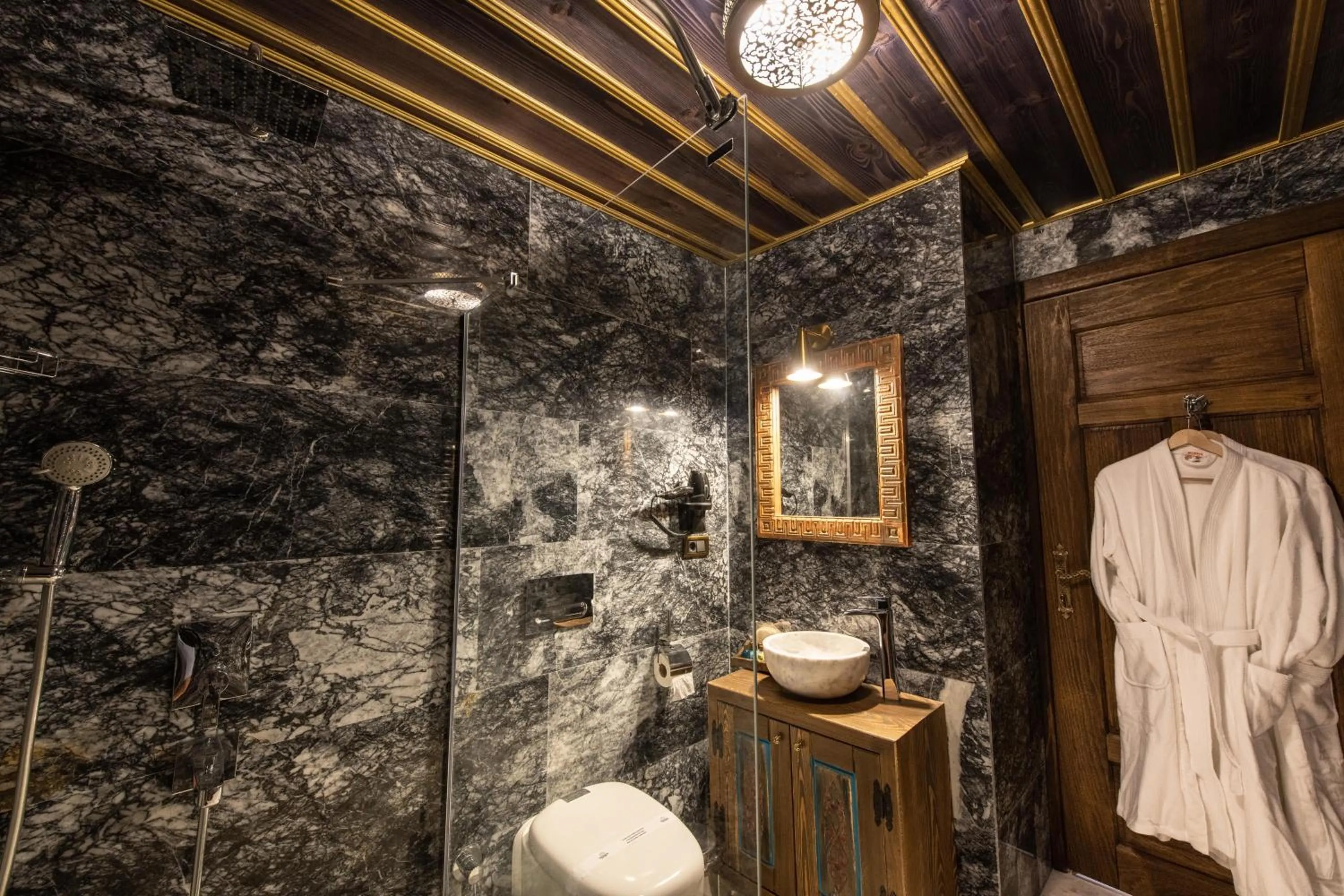 Bathroom in Foremanson Cave Hotel