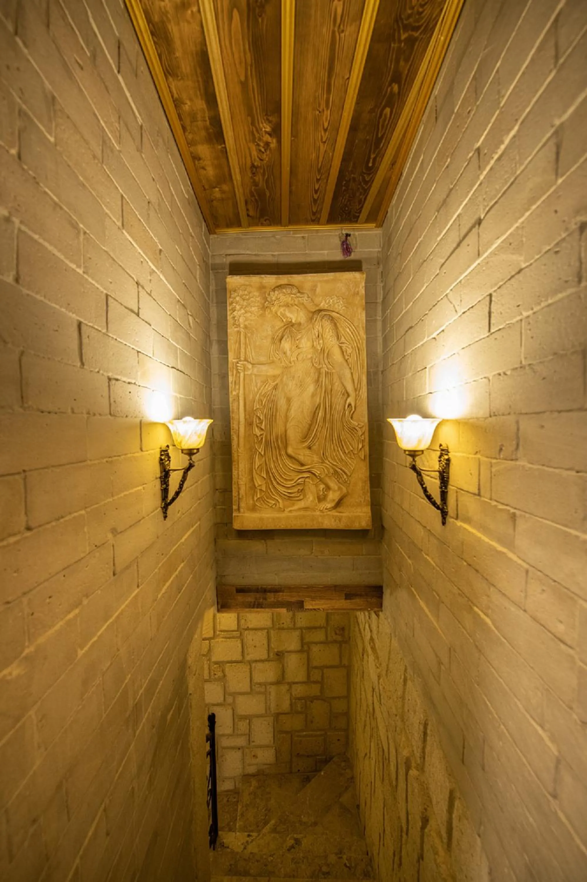 Property building in Foremanson Cave Hotel