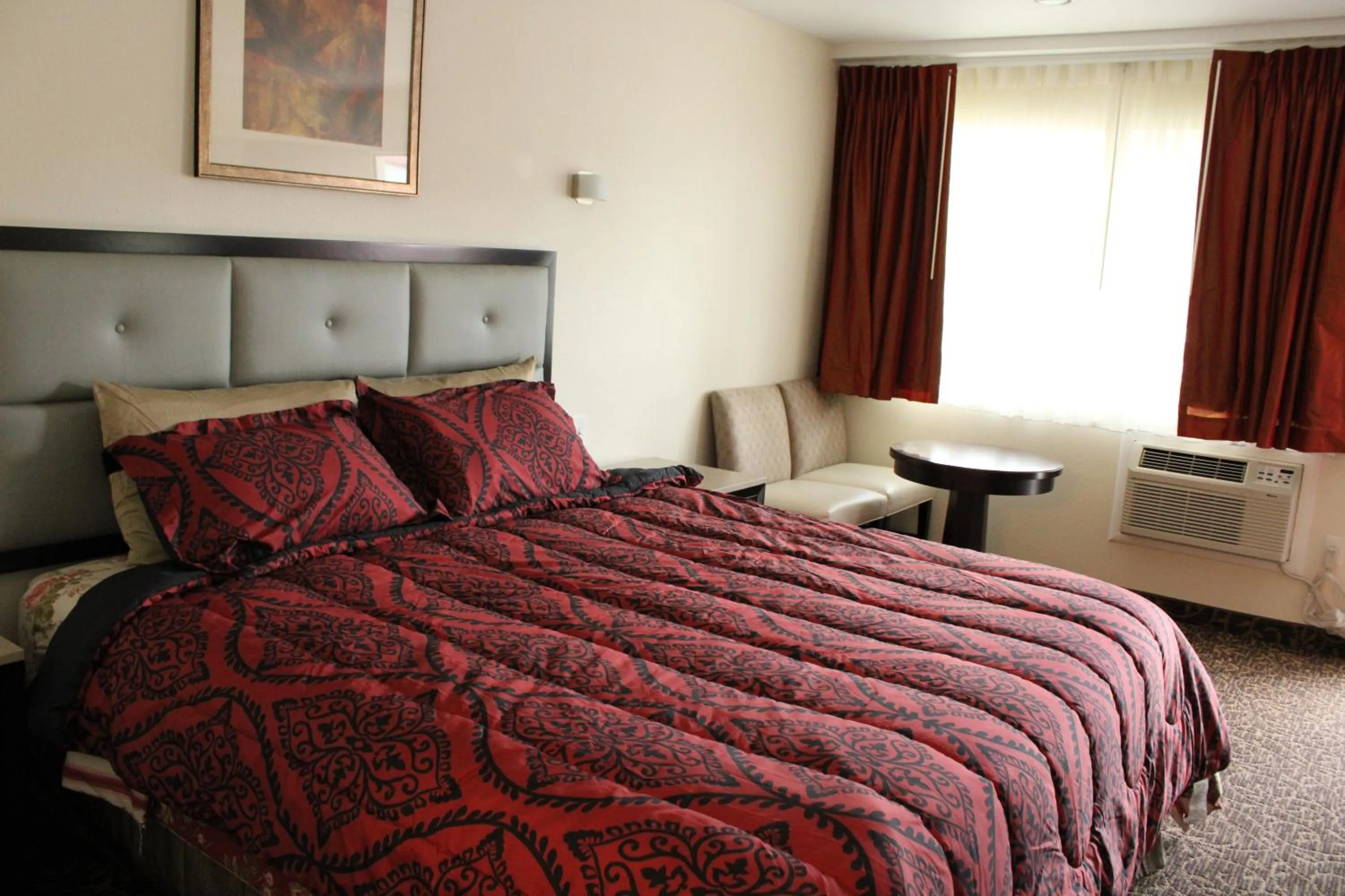 Bed in American Travel Inn