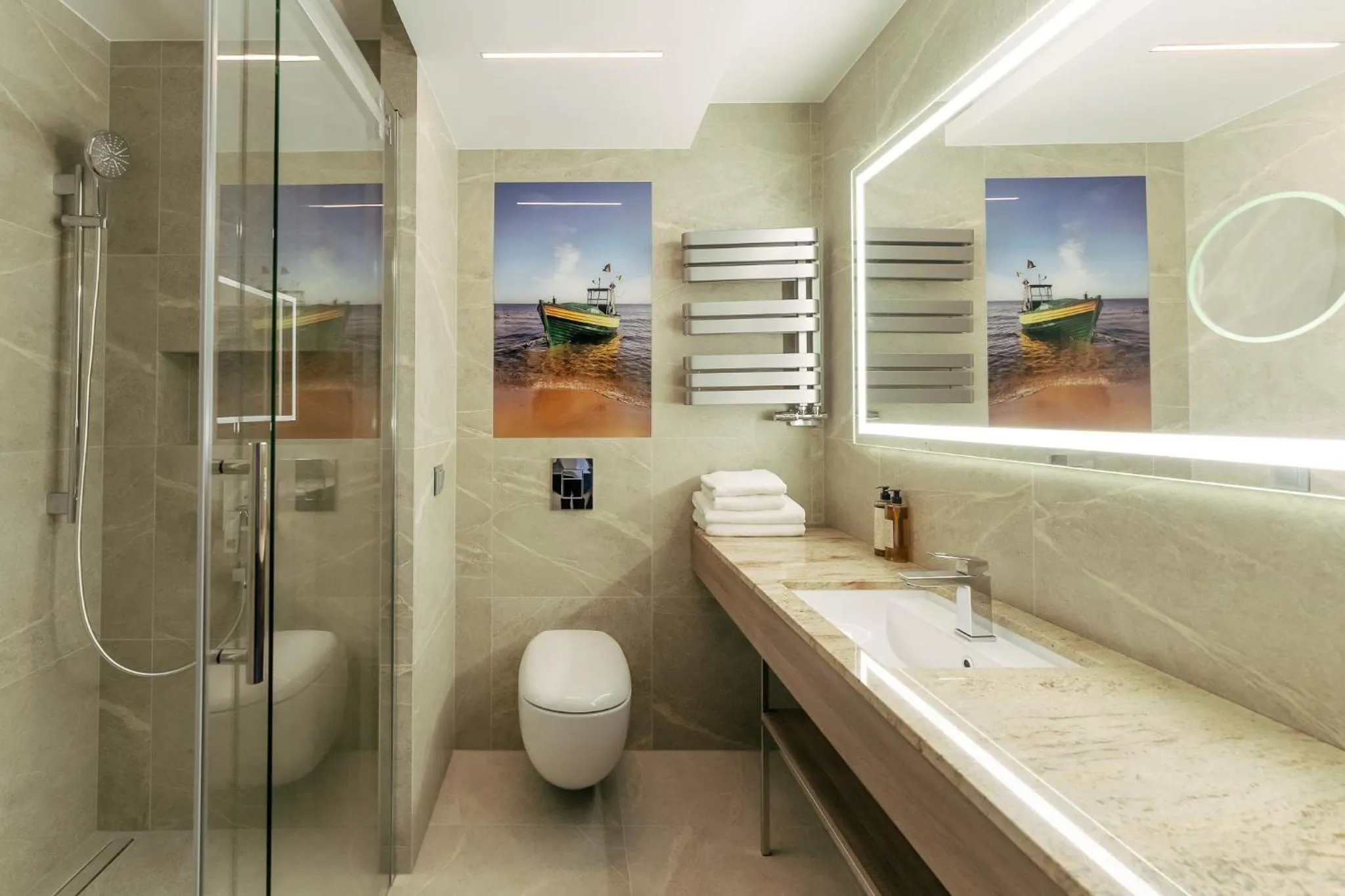 Shower in Hotel Senator