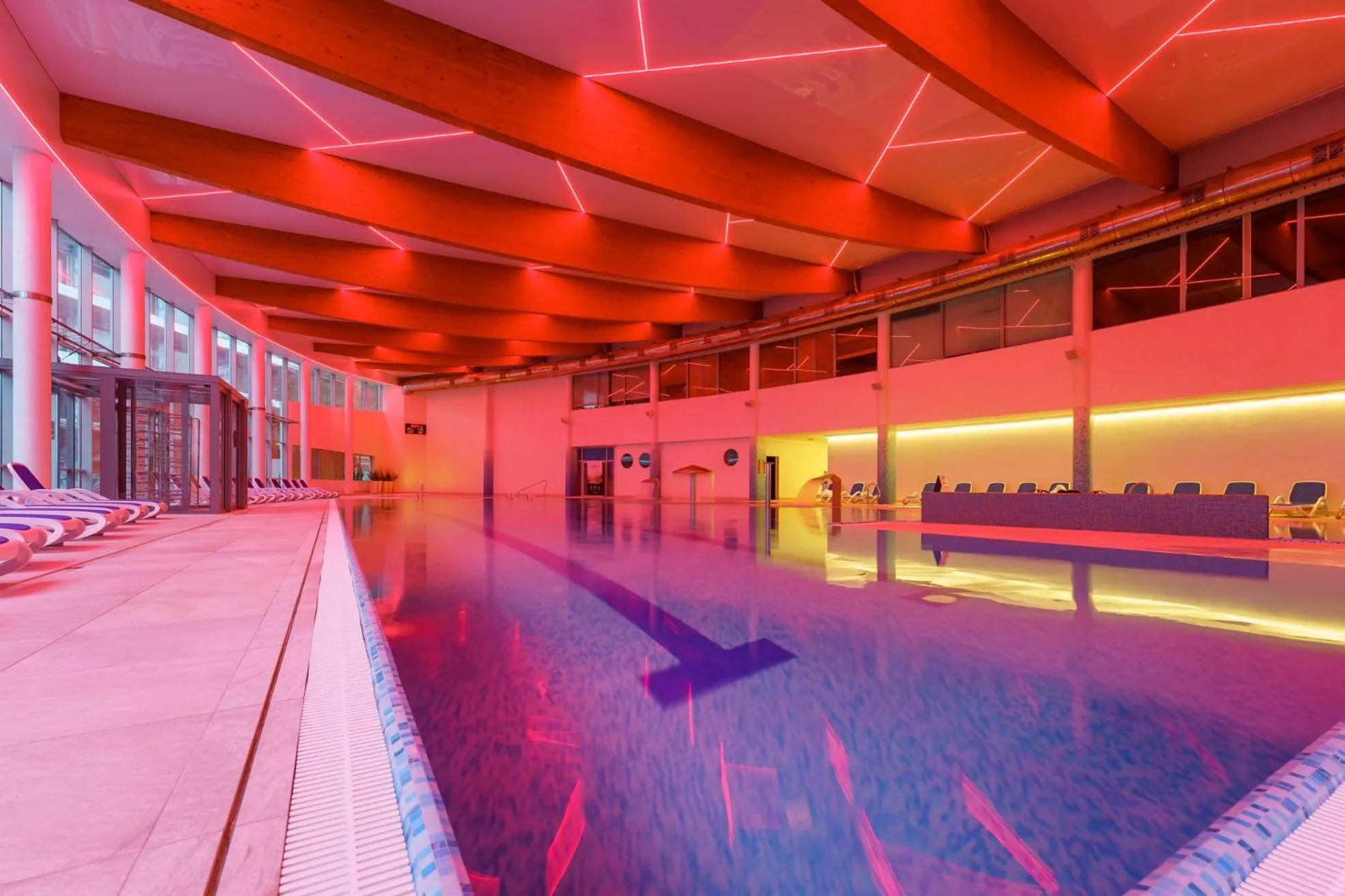 Swimming pool in Hotel Senator