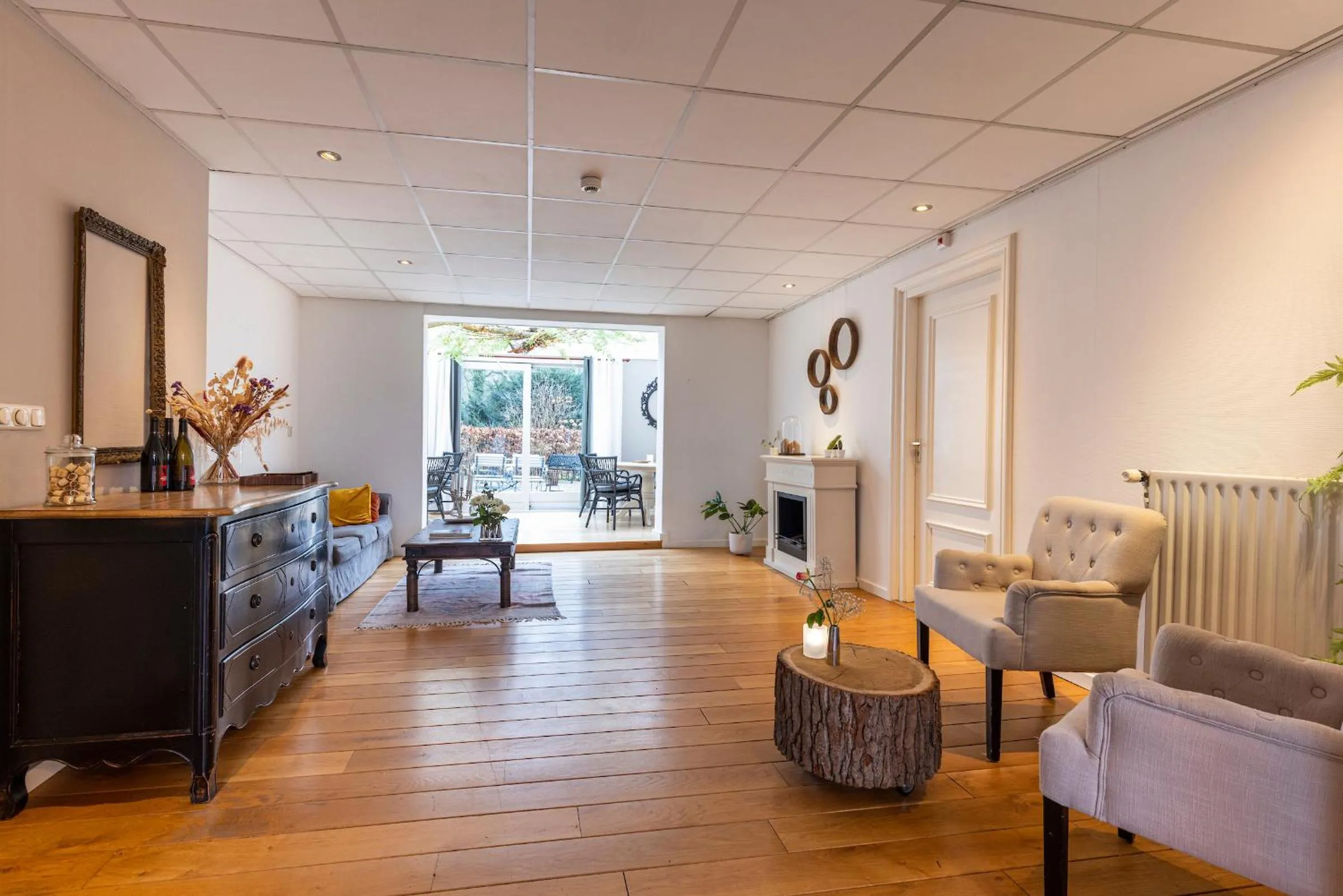 Communal lounge/ TV room in Bed & Breakfast Rijsterbosch