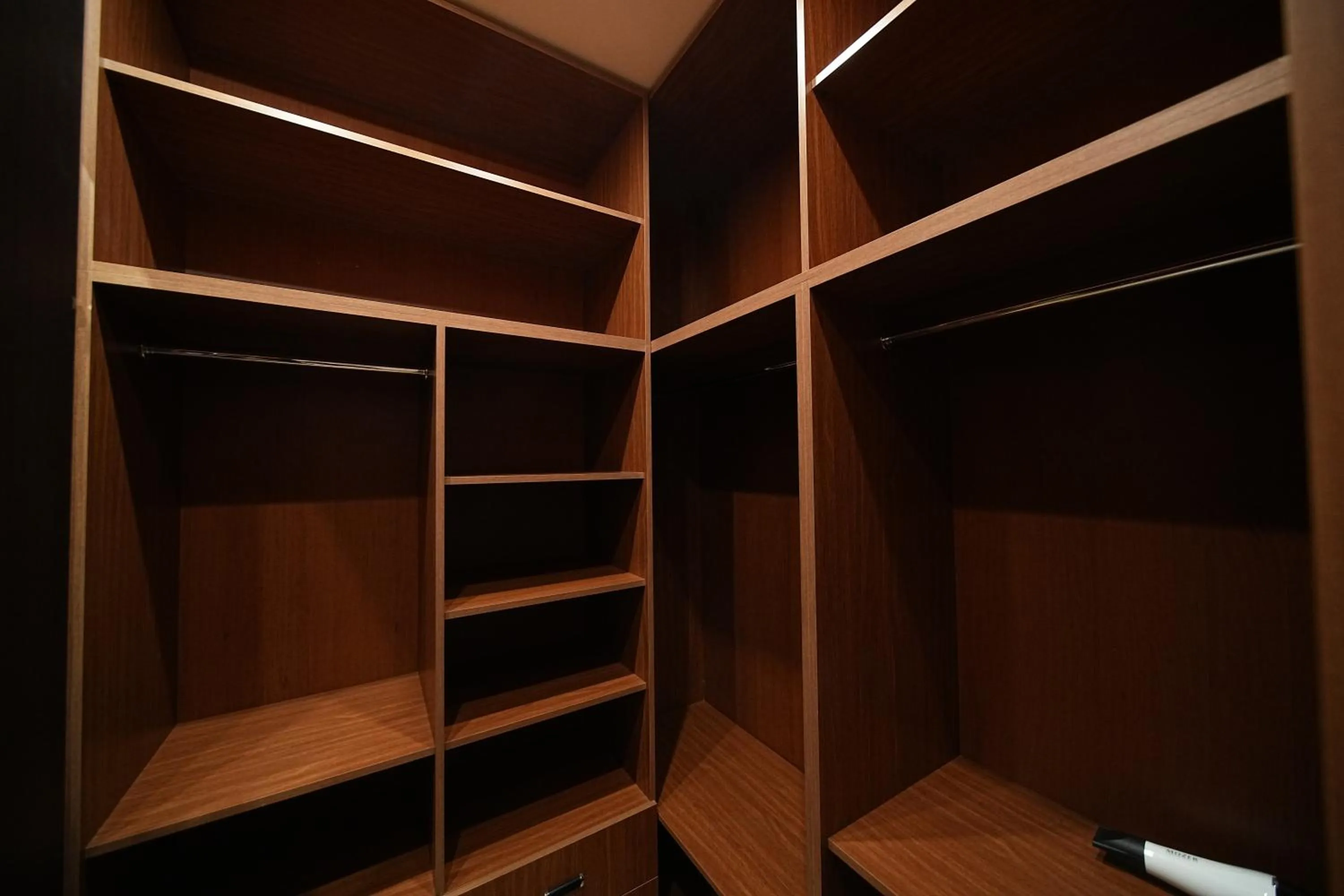 wardrobe in Sweet Home Apart-Hotel