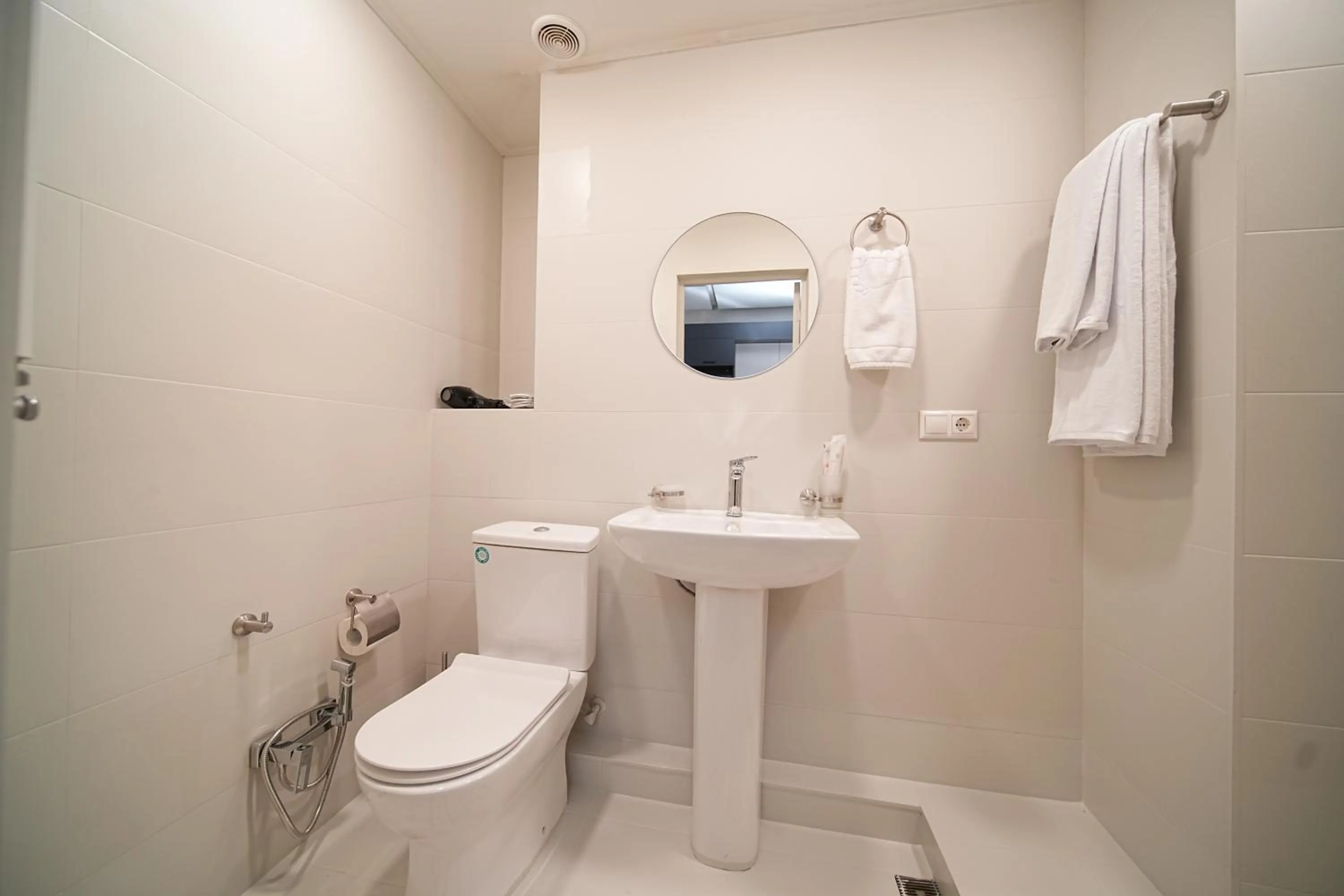 Shower in Sweet Home Apart-Hotel