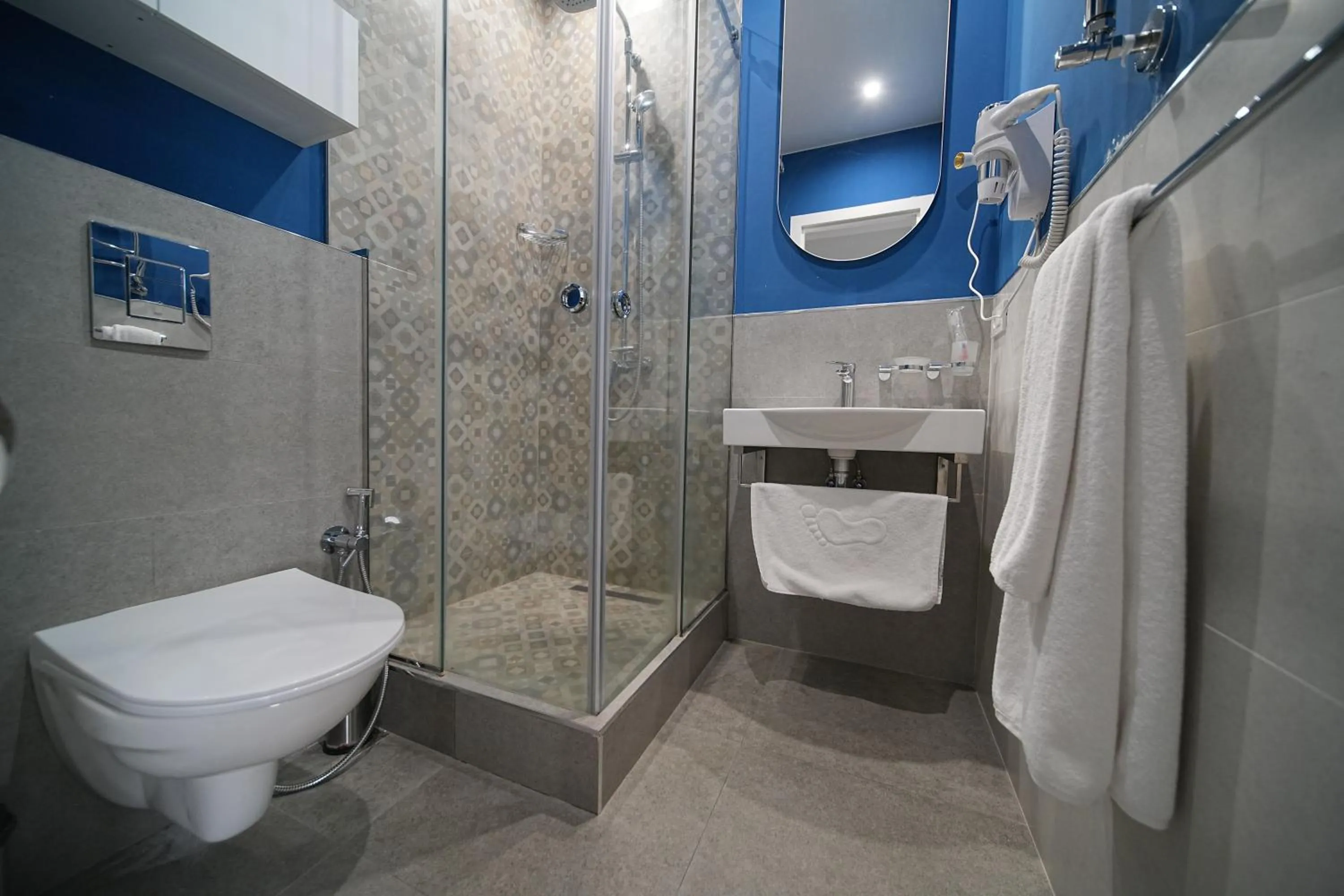 Shower in Sweet Home Apart-Hotel