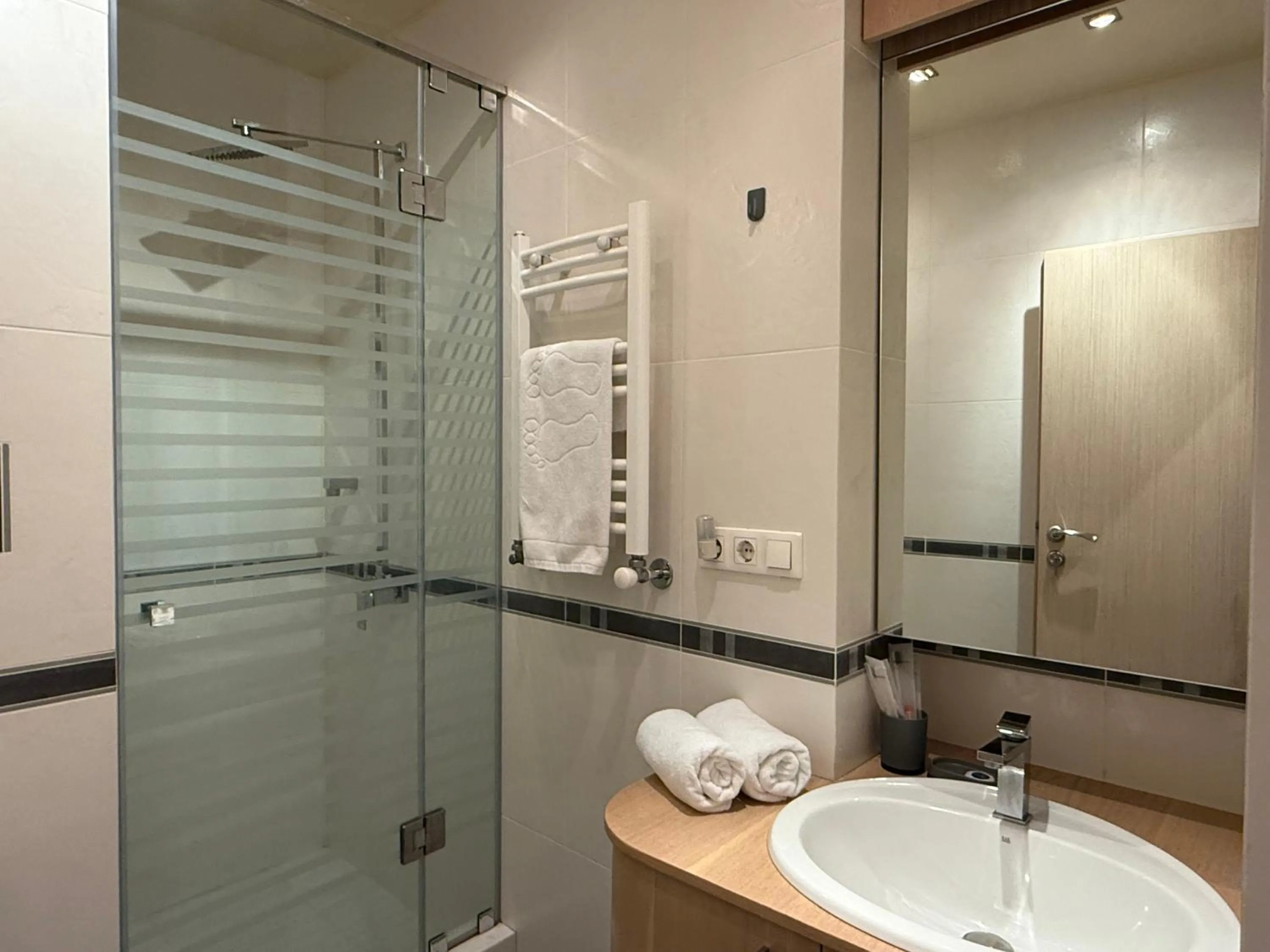 Shower in Sweet Home Apart-Hotel