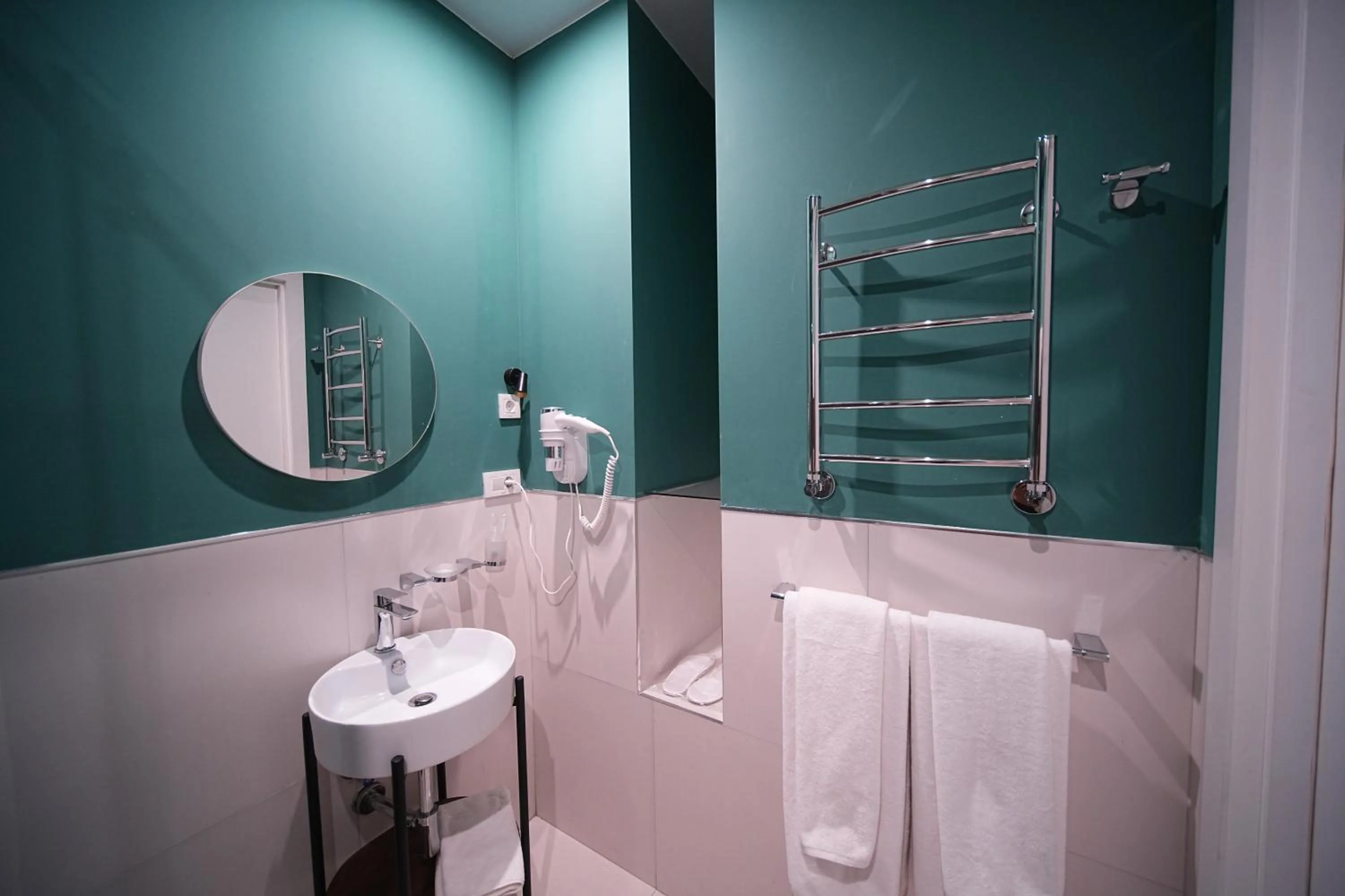 Shower in Sweet Home Apart-Hotel