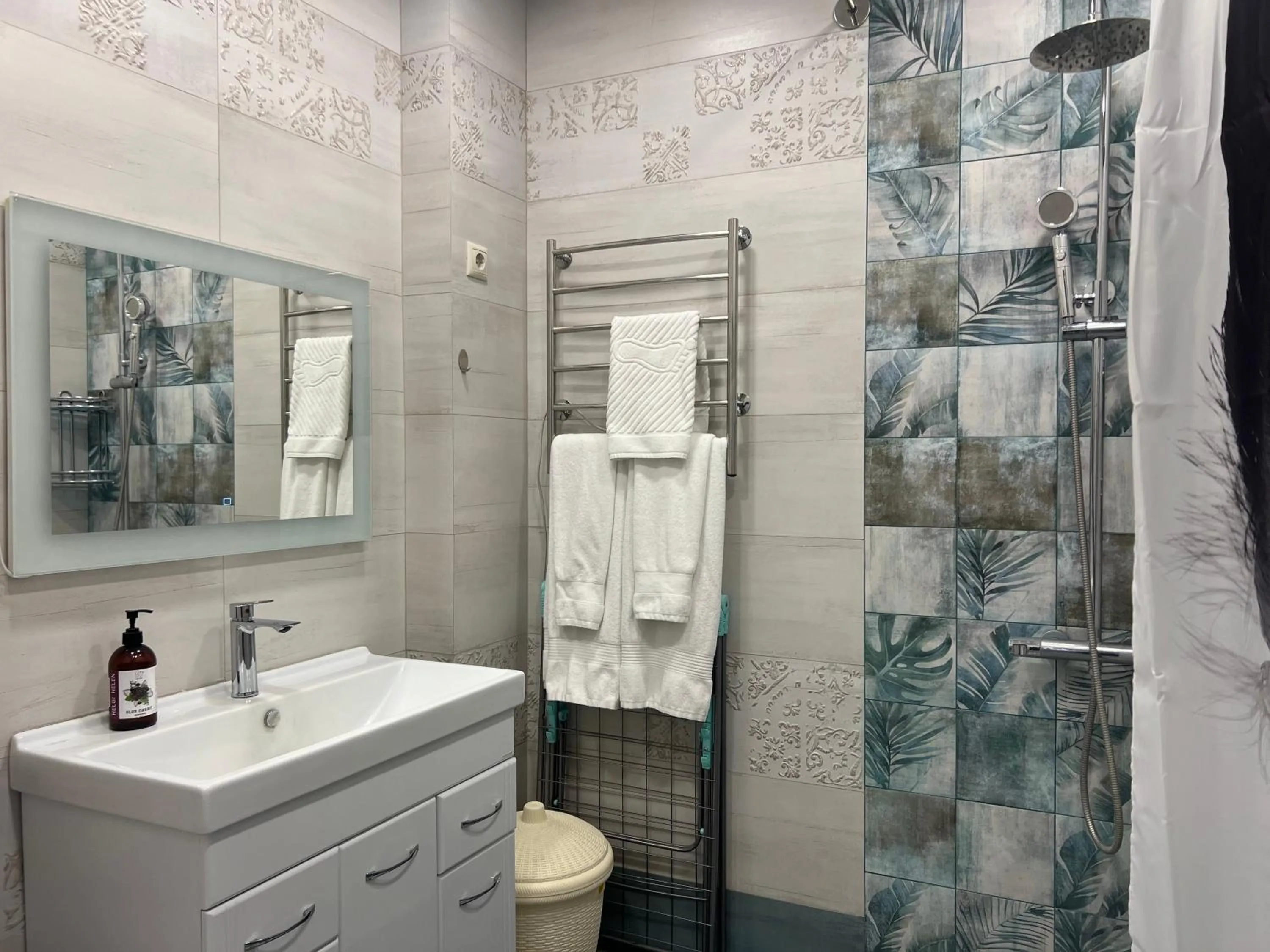 Shower in Sweet Home Apart-Hotel