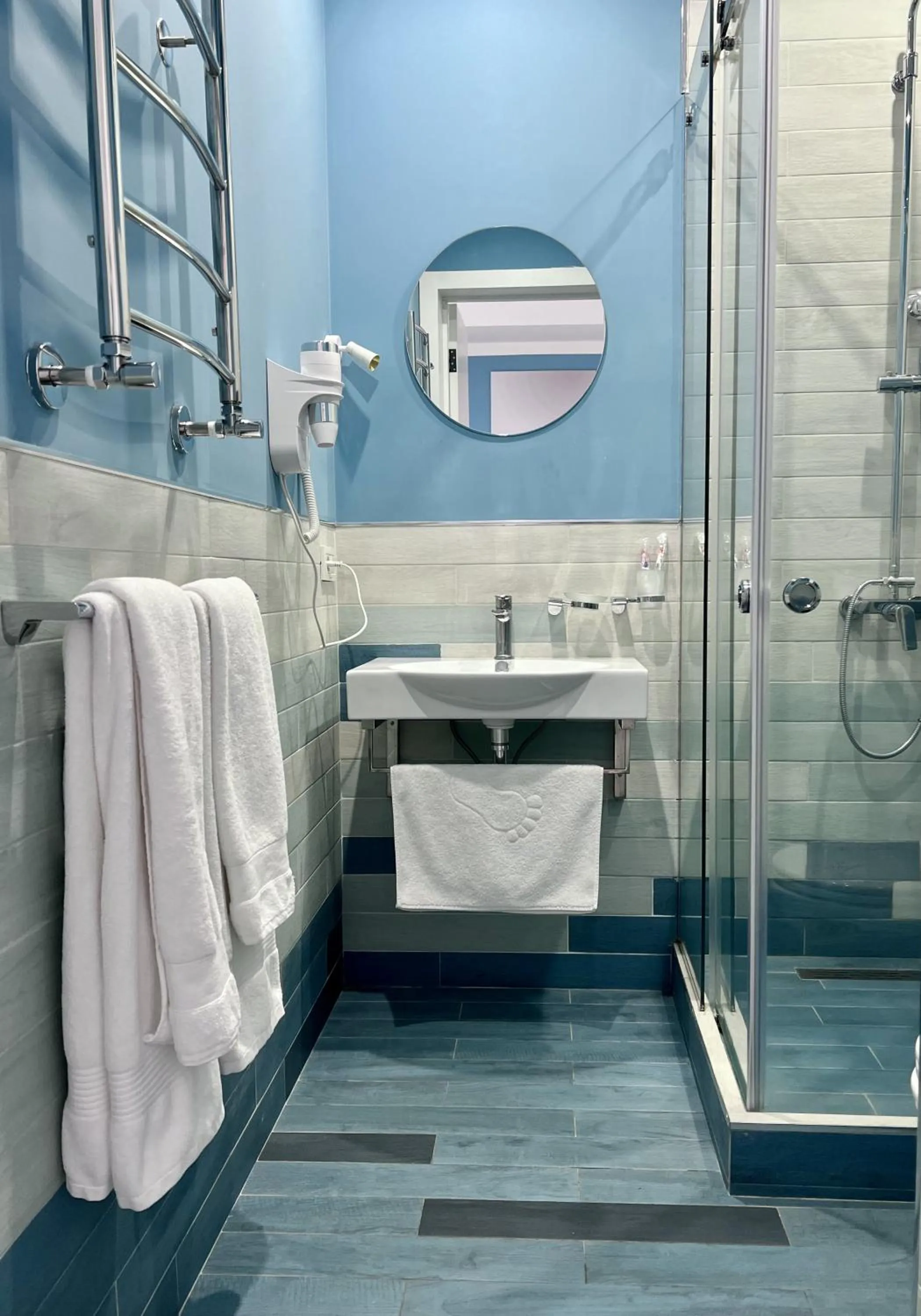 Shower in Sweet Home Apart-Hotel