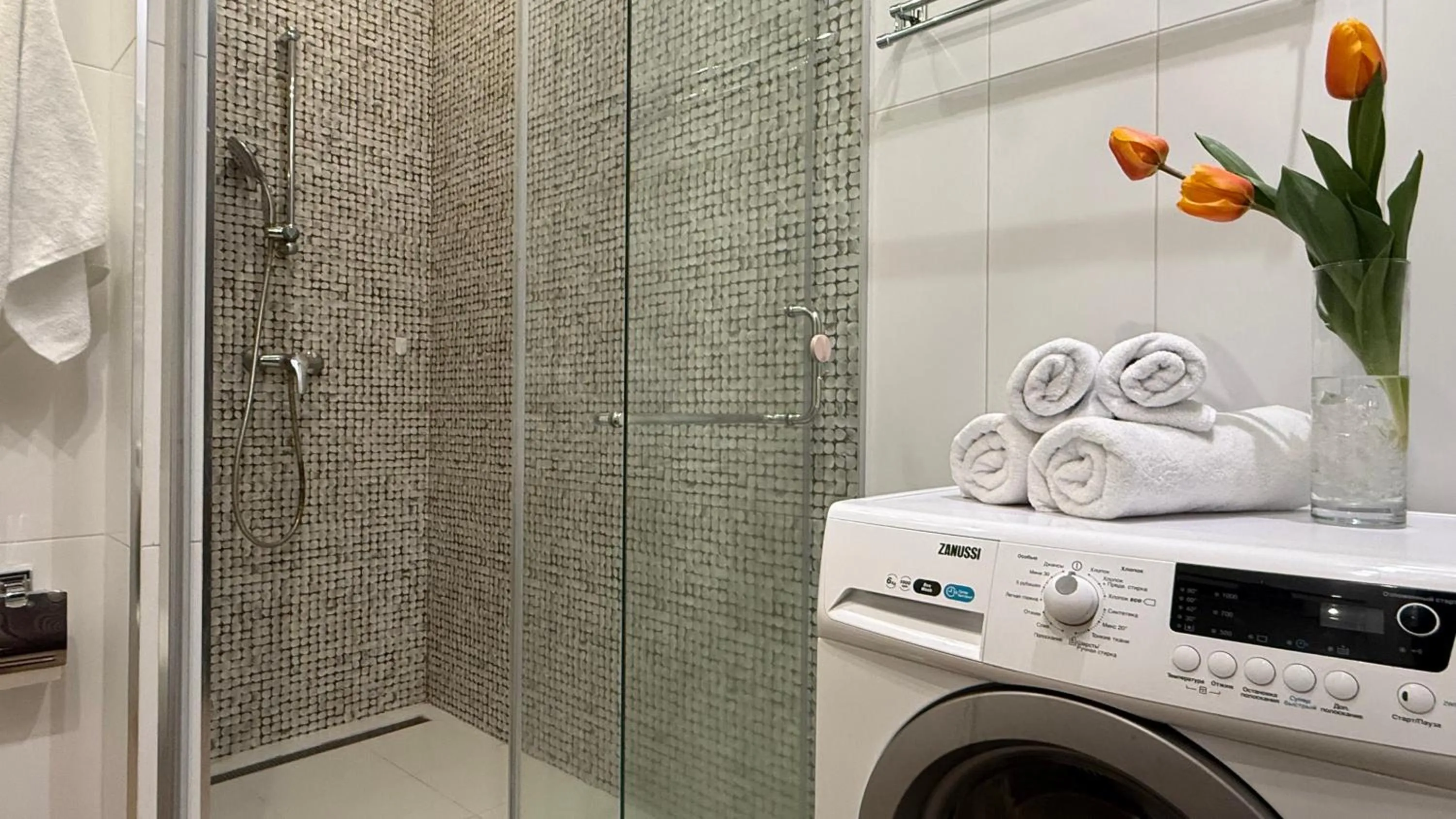 Shower in Sweet Home Apart-Hotel