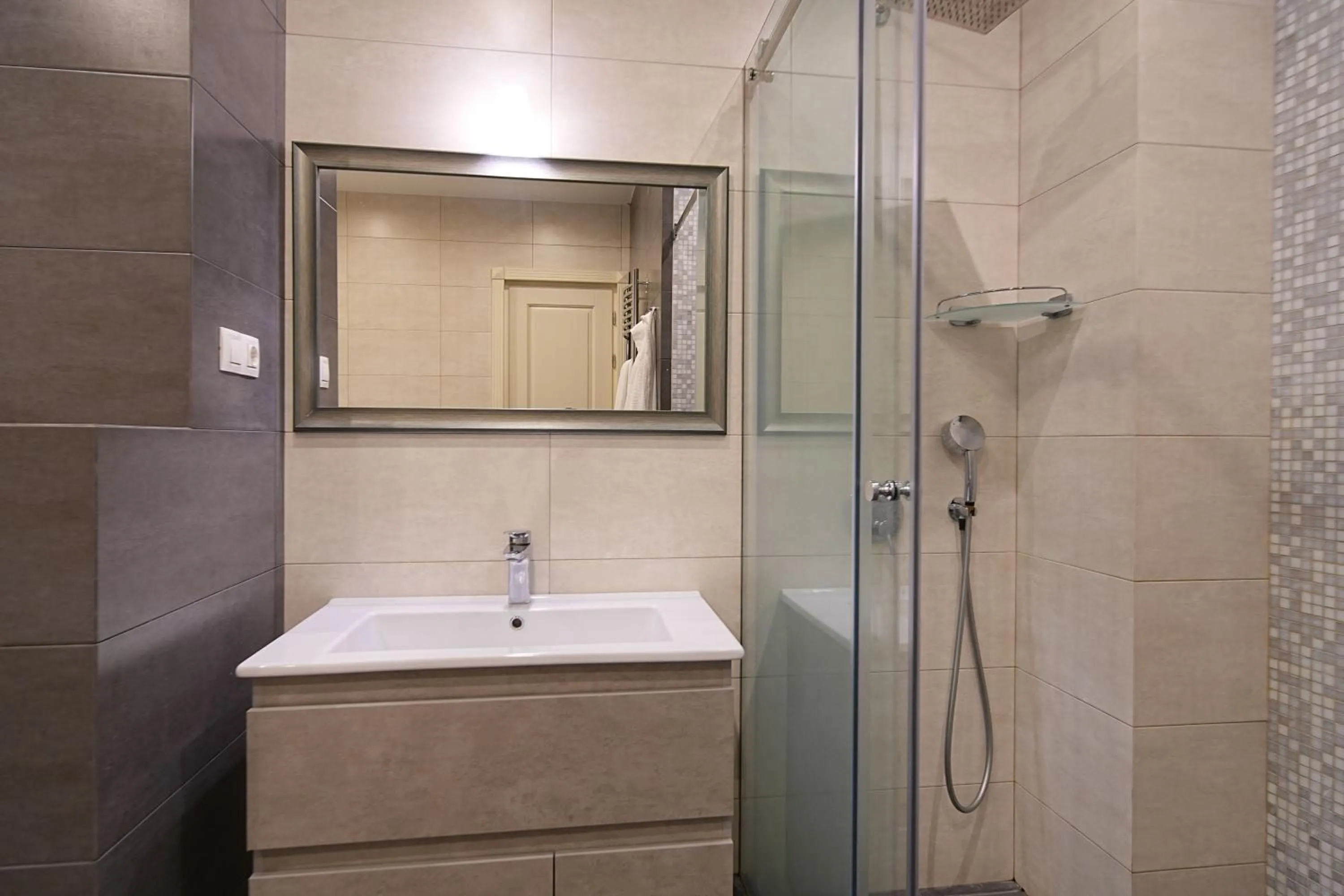 Shower in Sweet Home Apart-Hotel