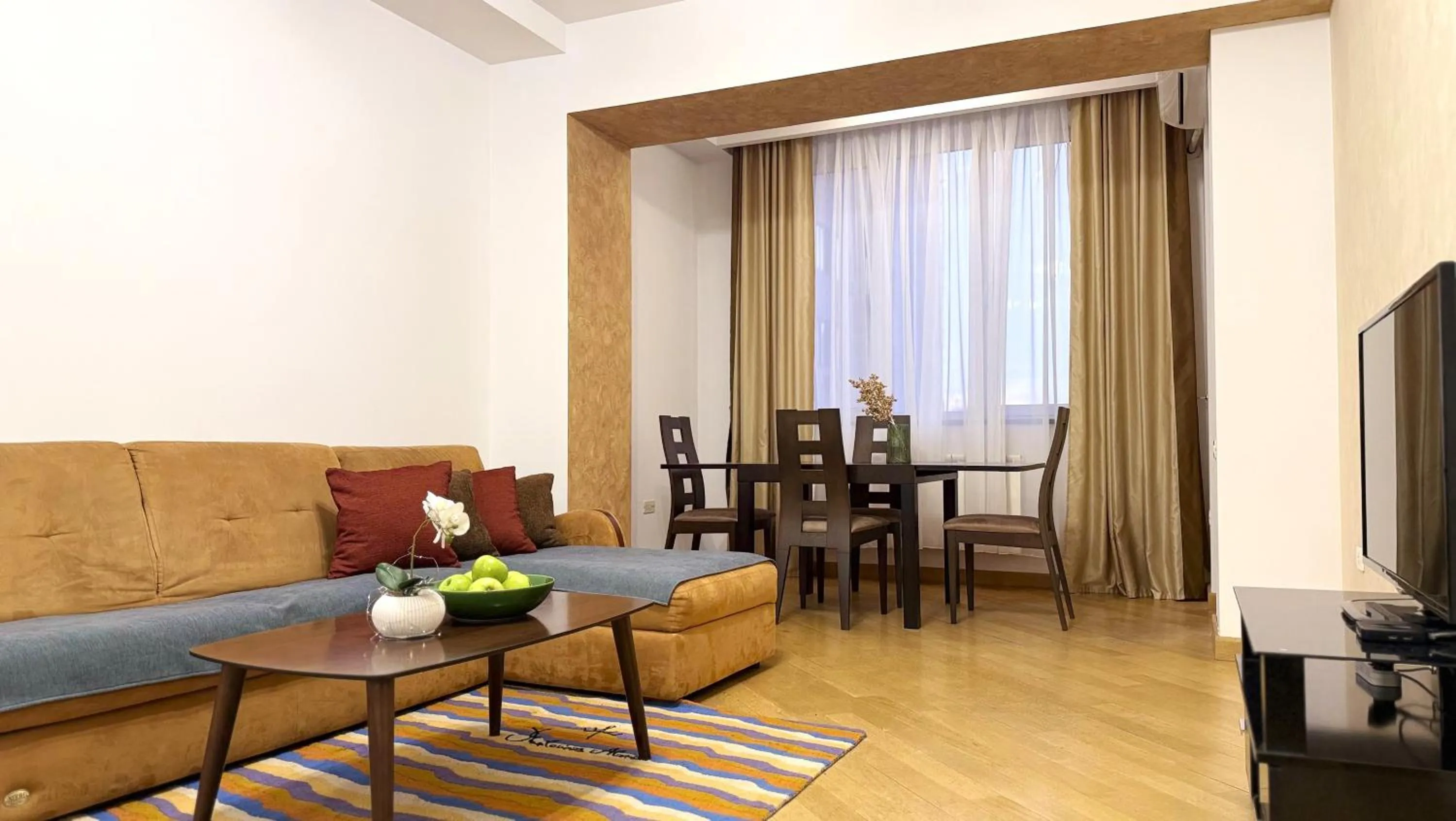 Communal lounge/ TV room in Sweet Home Apart-Hotel