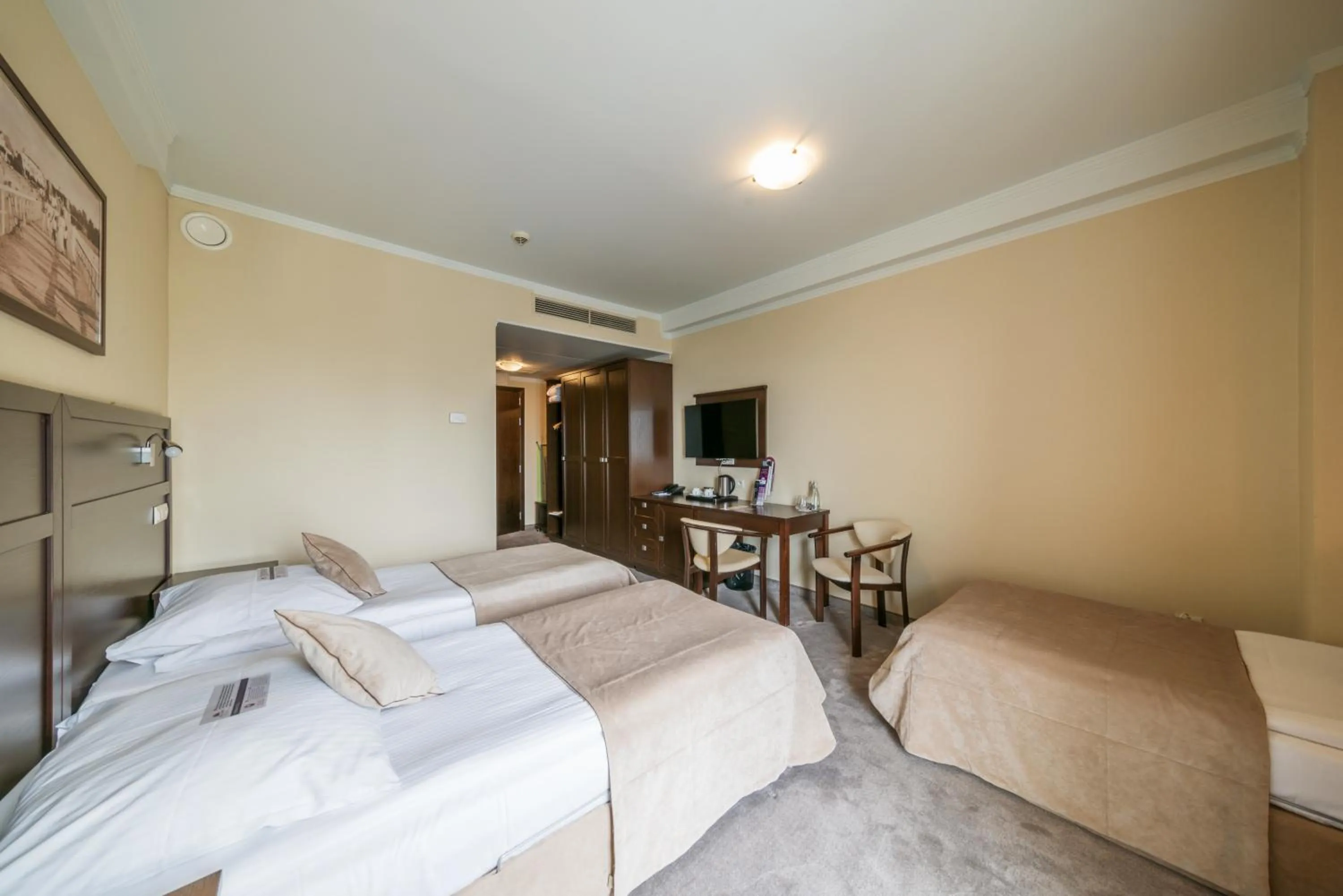 Photo of the whole room, Bed in Hotel Aurora Family & SPA