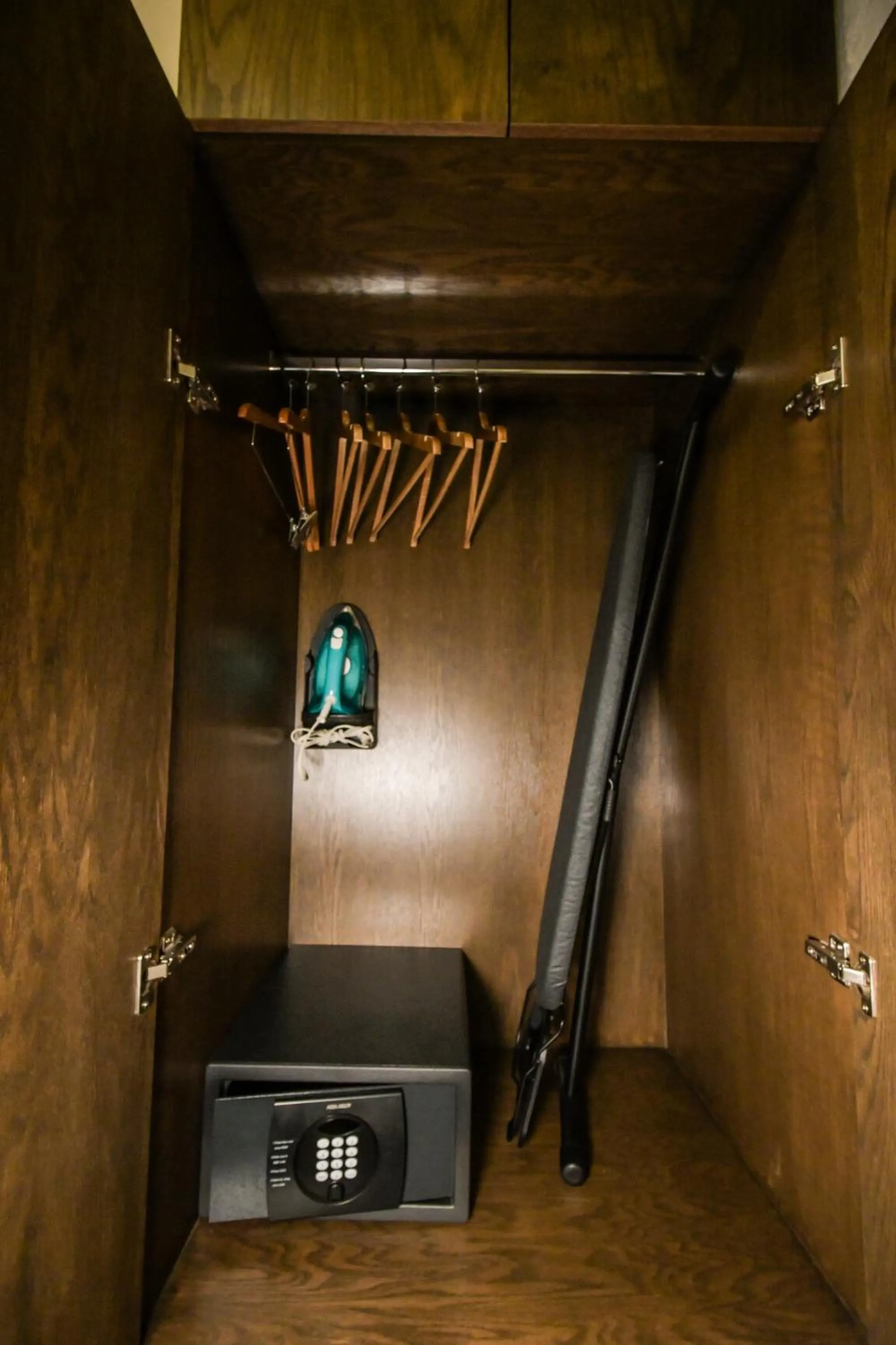 safe in Expo Satelite 2750 Hotel & Suites