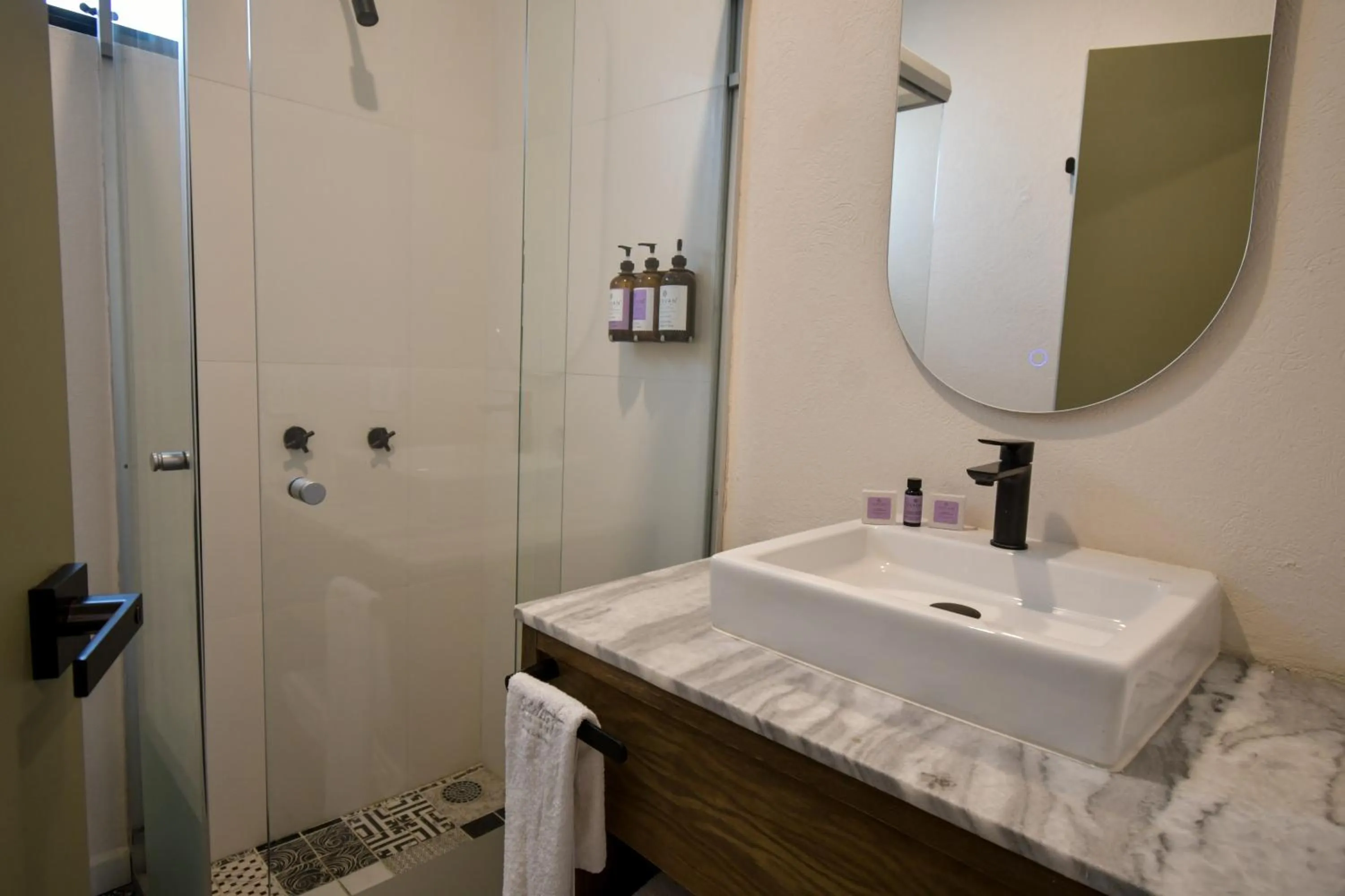 Bathroom in Expo Satelite 2750 Hotel & Suites