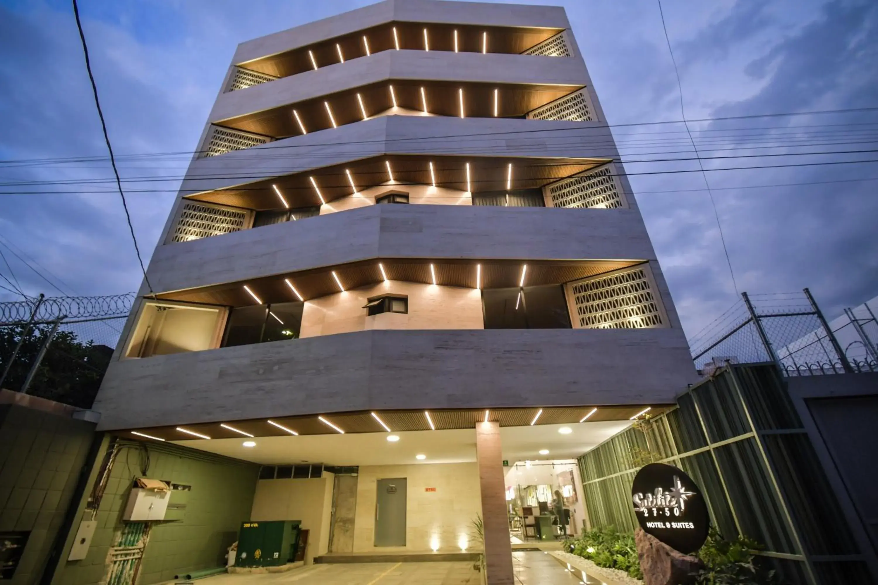 Property building in Expo Satelite 2750 Hotel & Suites Property building in Expo Satelite 2750 Hotel & Suites