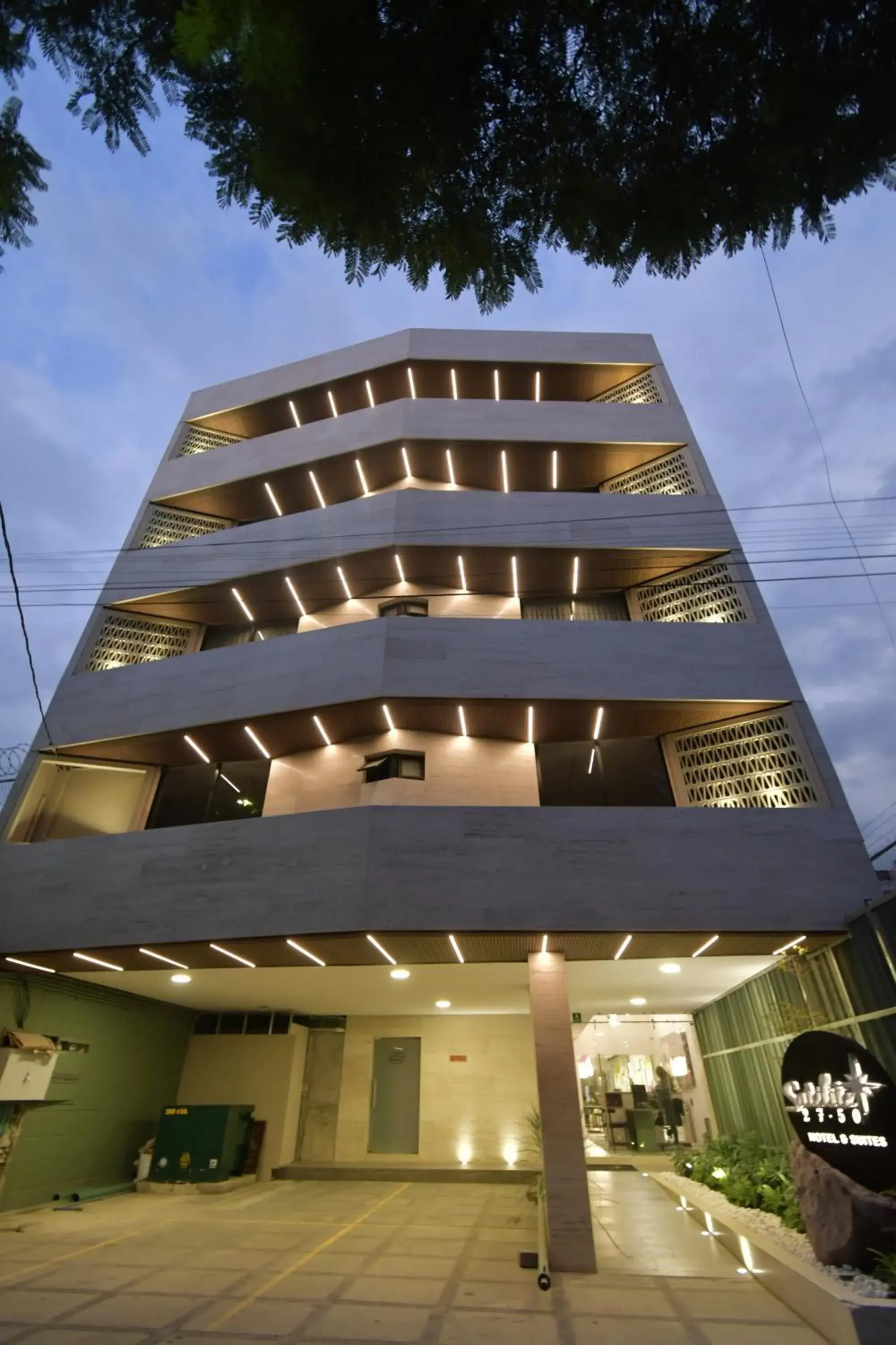 Property building in Expo Satelite 2750 Hotel & Suites Property building in Expo Satelite 2750 Hotel & Suites