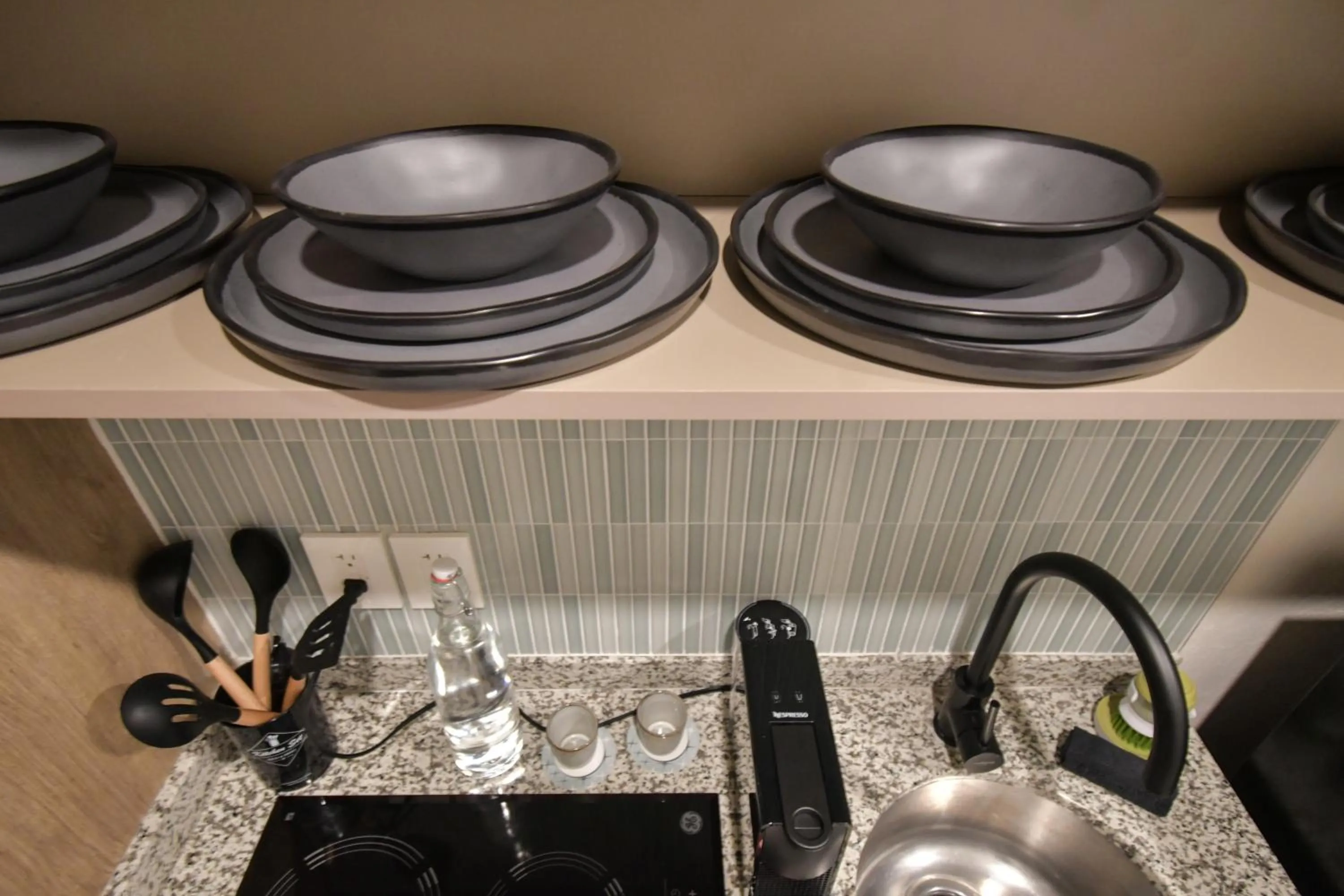 kitchen in Expo Satelite 2750 Hotel & Suites