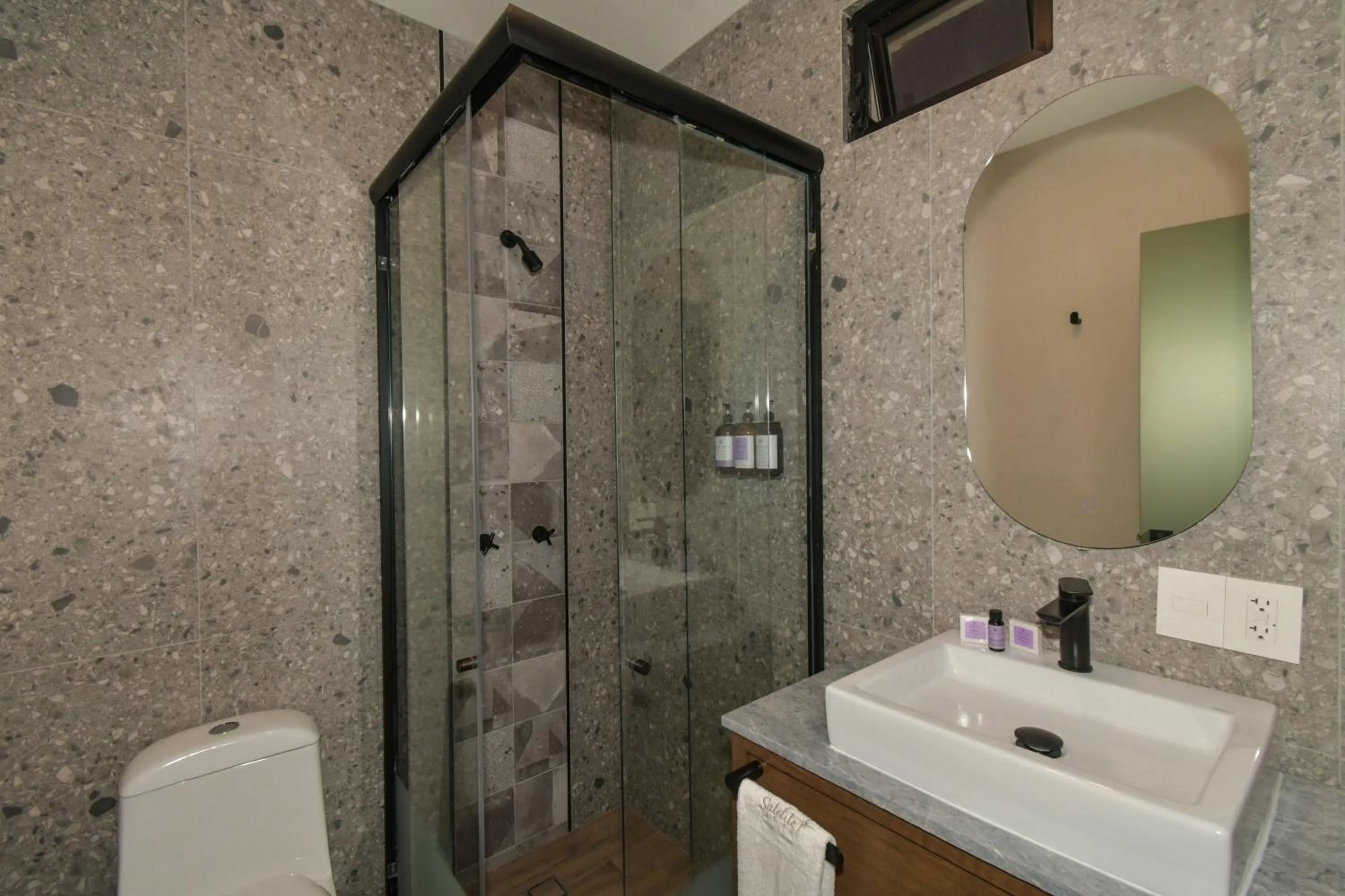 Bathroom in Expo Satelite 2750 Hotel & Suites