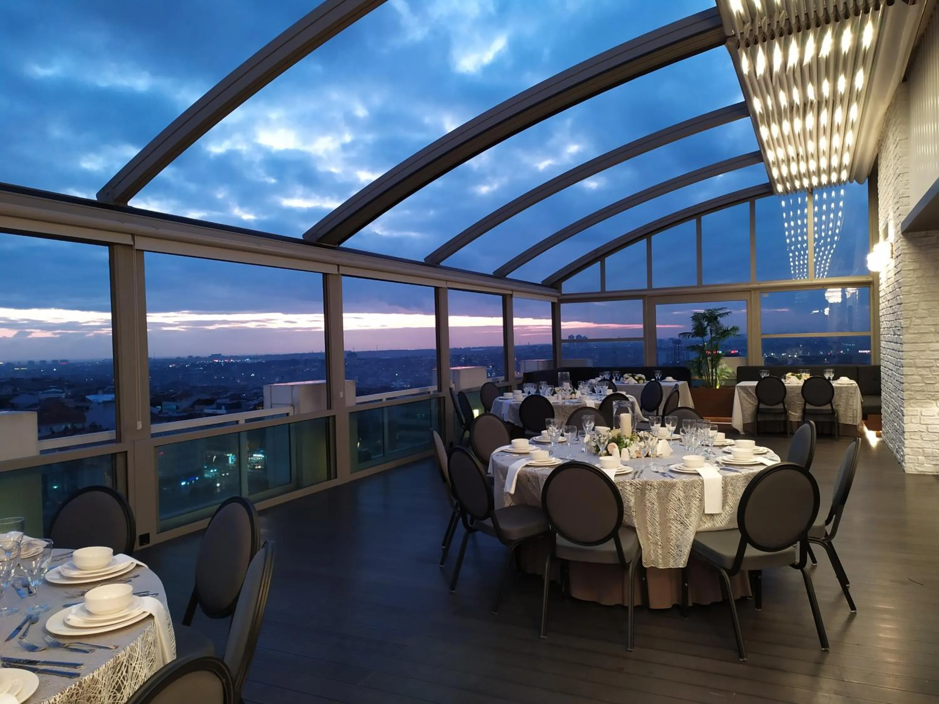 Restaurant/places to eat in Ramada Encore Istanbul Bayrampasa