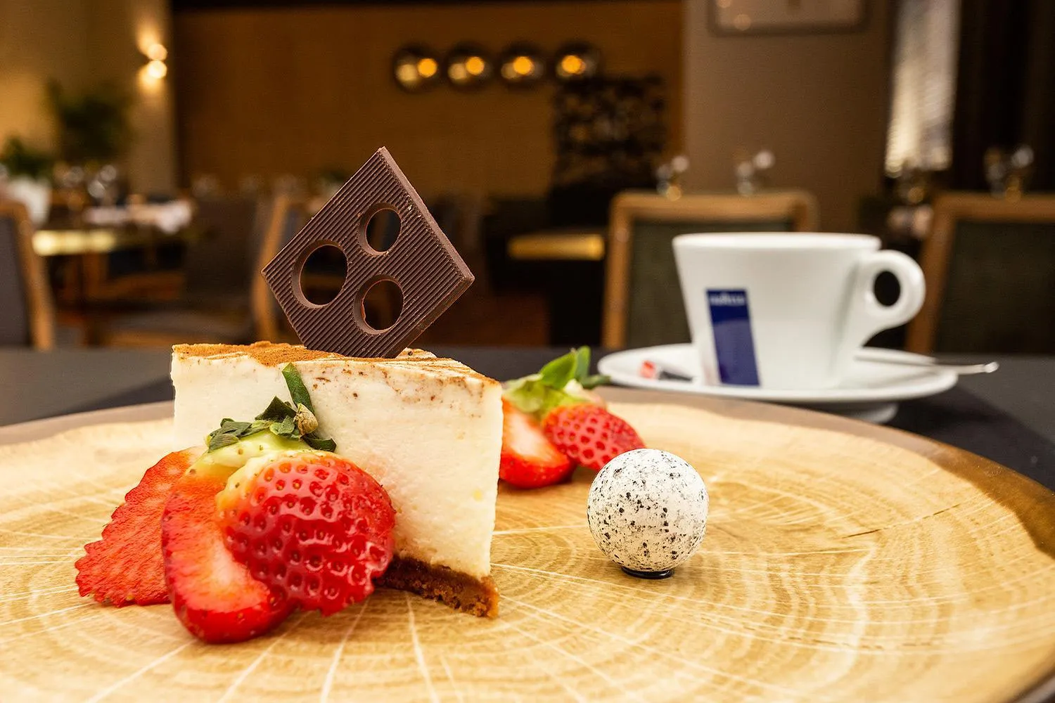 Restaurant/places to eat in Hotel Filmar