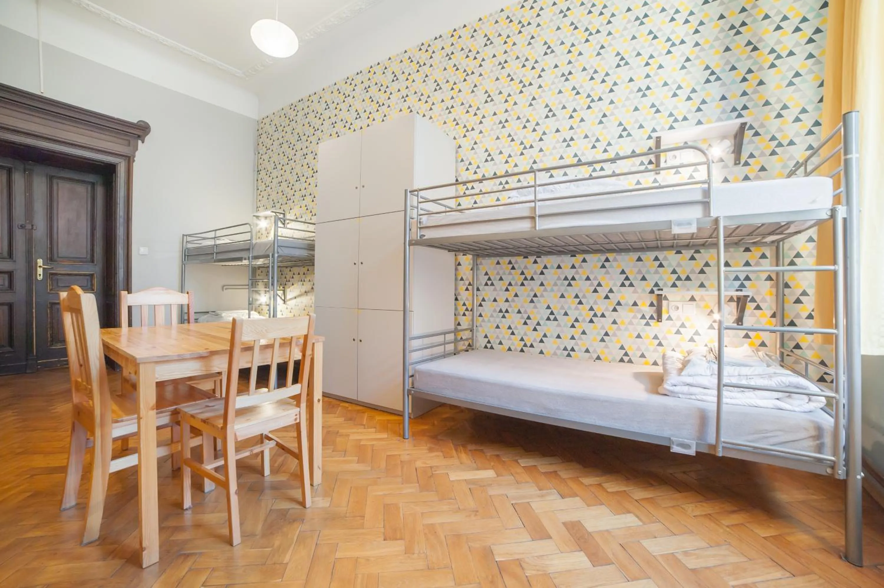 bunk bed, Bed in Dizzy Daisy Hostel