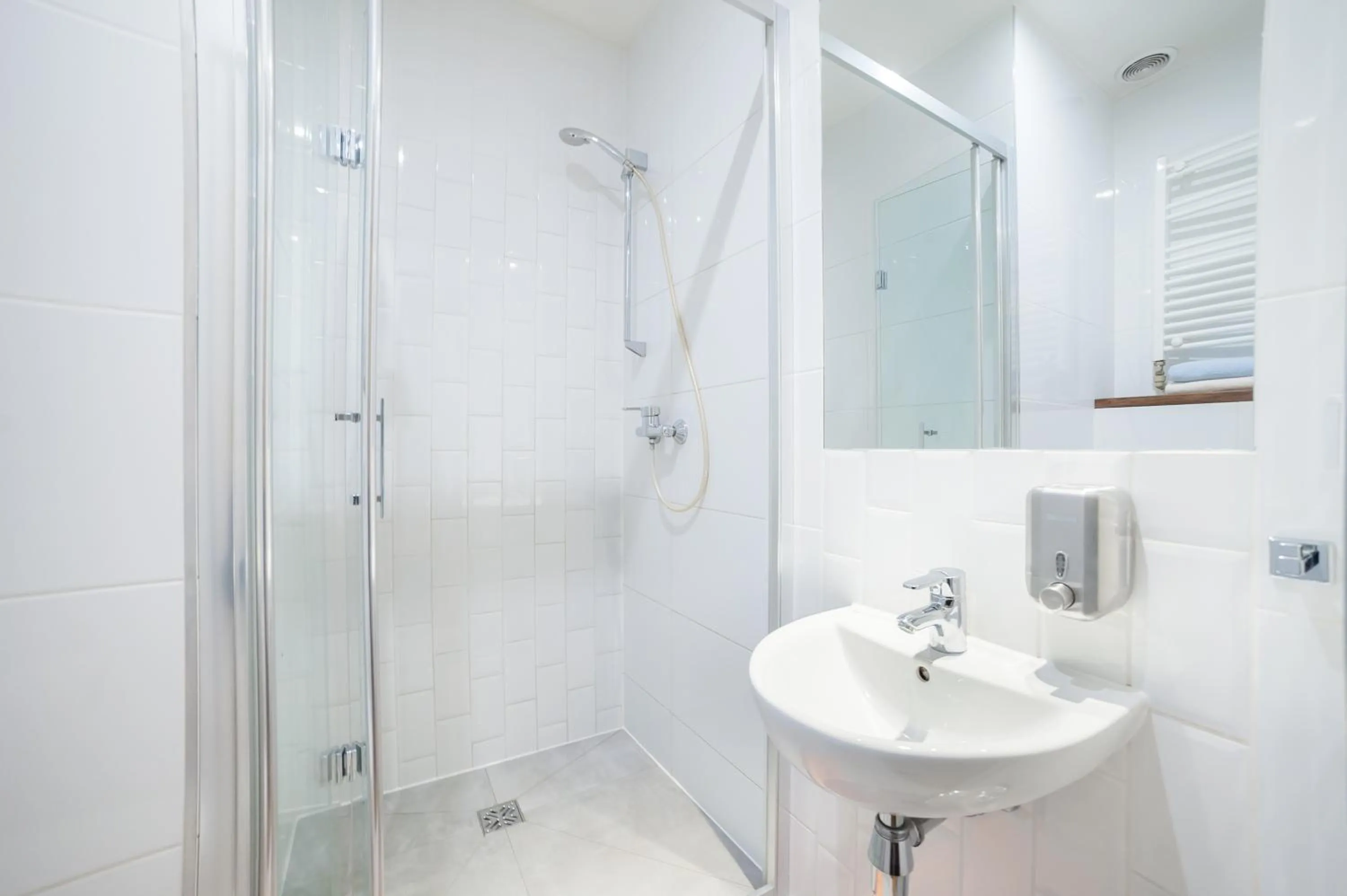 Bathroom in Dizzy Daisy Hostel