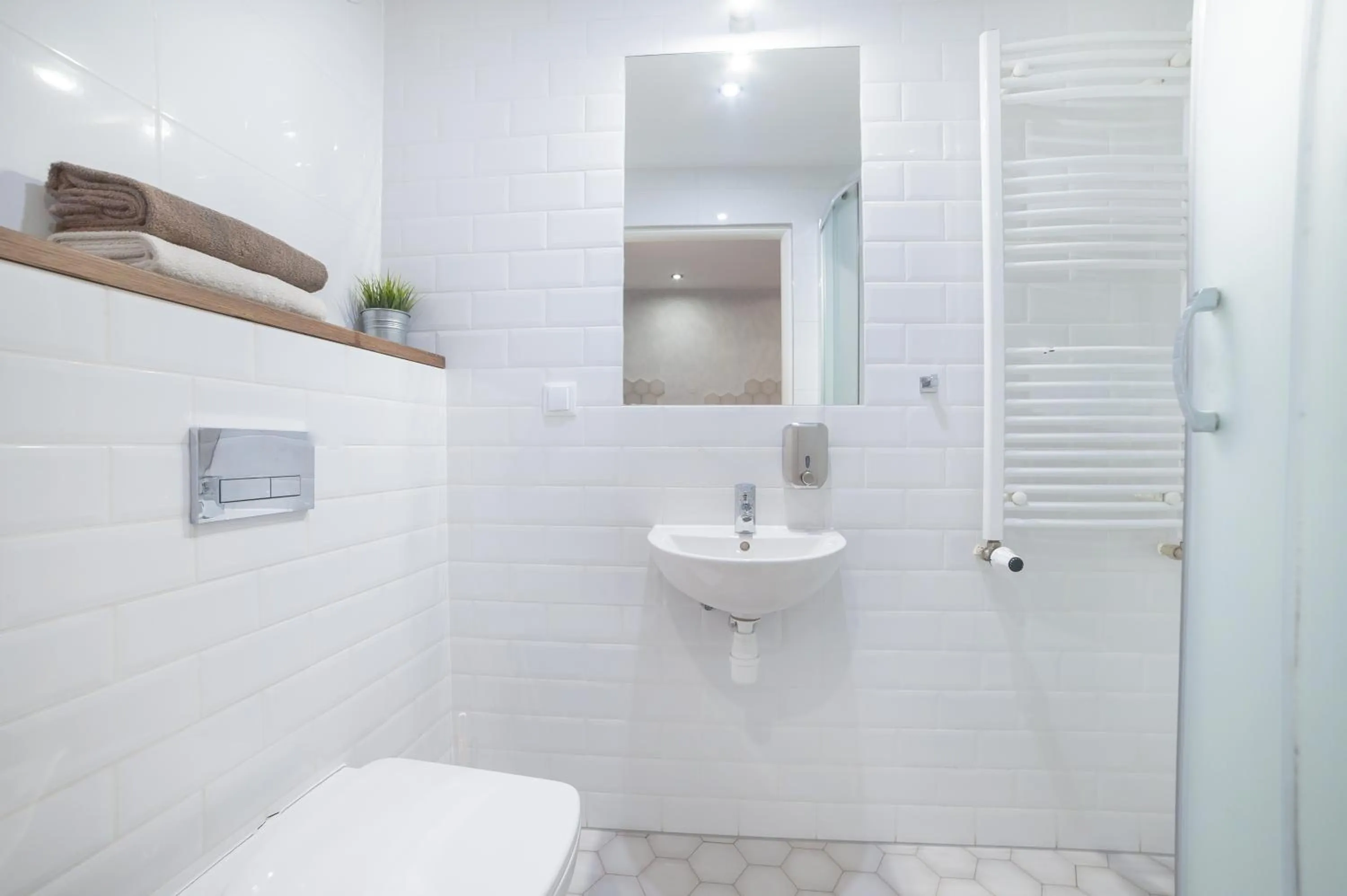 Shower in Dizzy Daisy Hostel