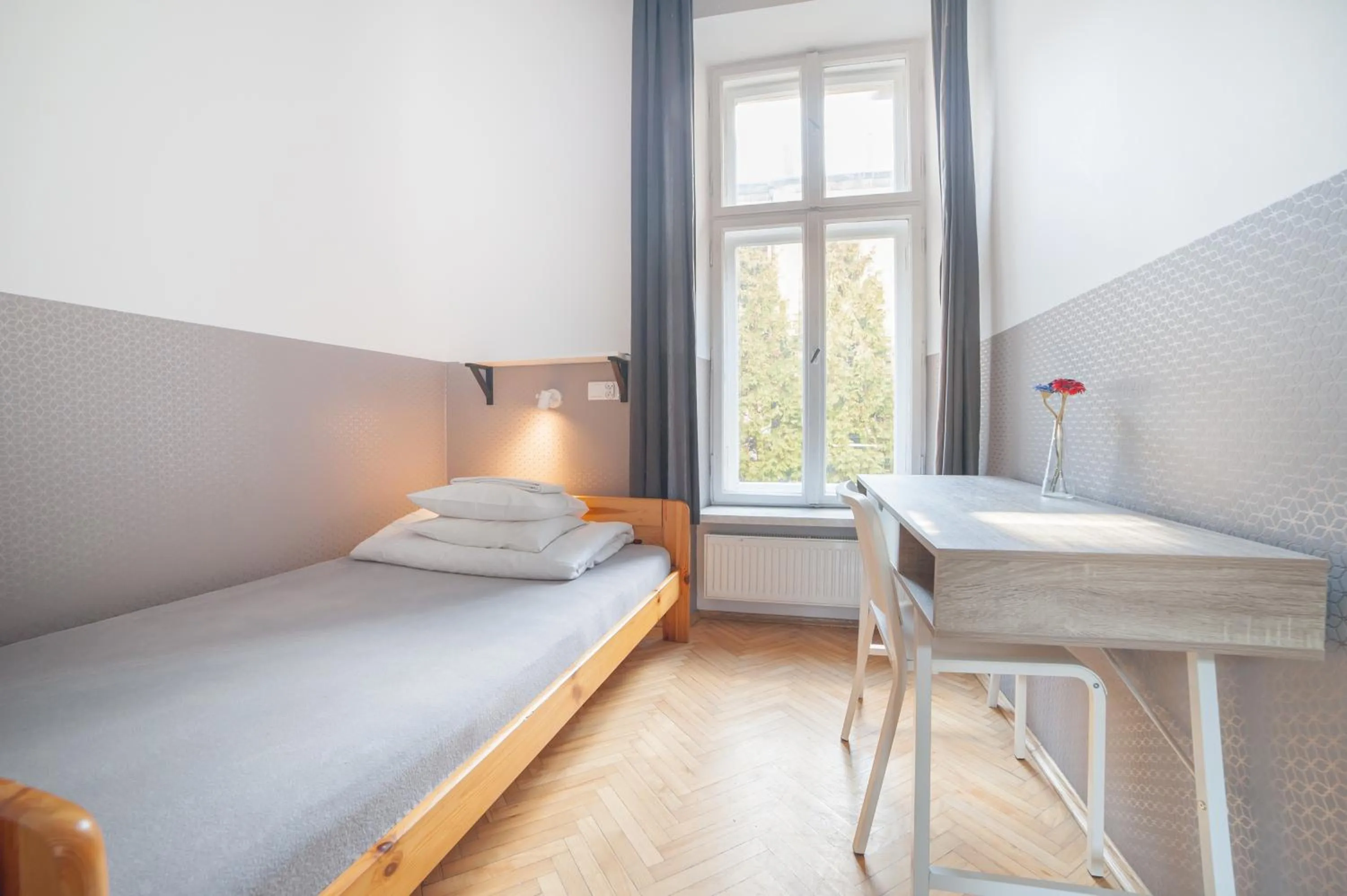 Bedroom, Bed in Dizzy Daisy Hostel