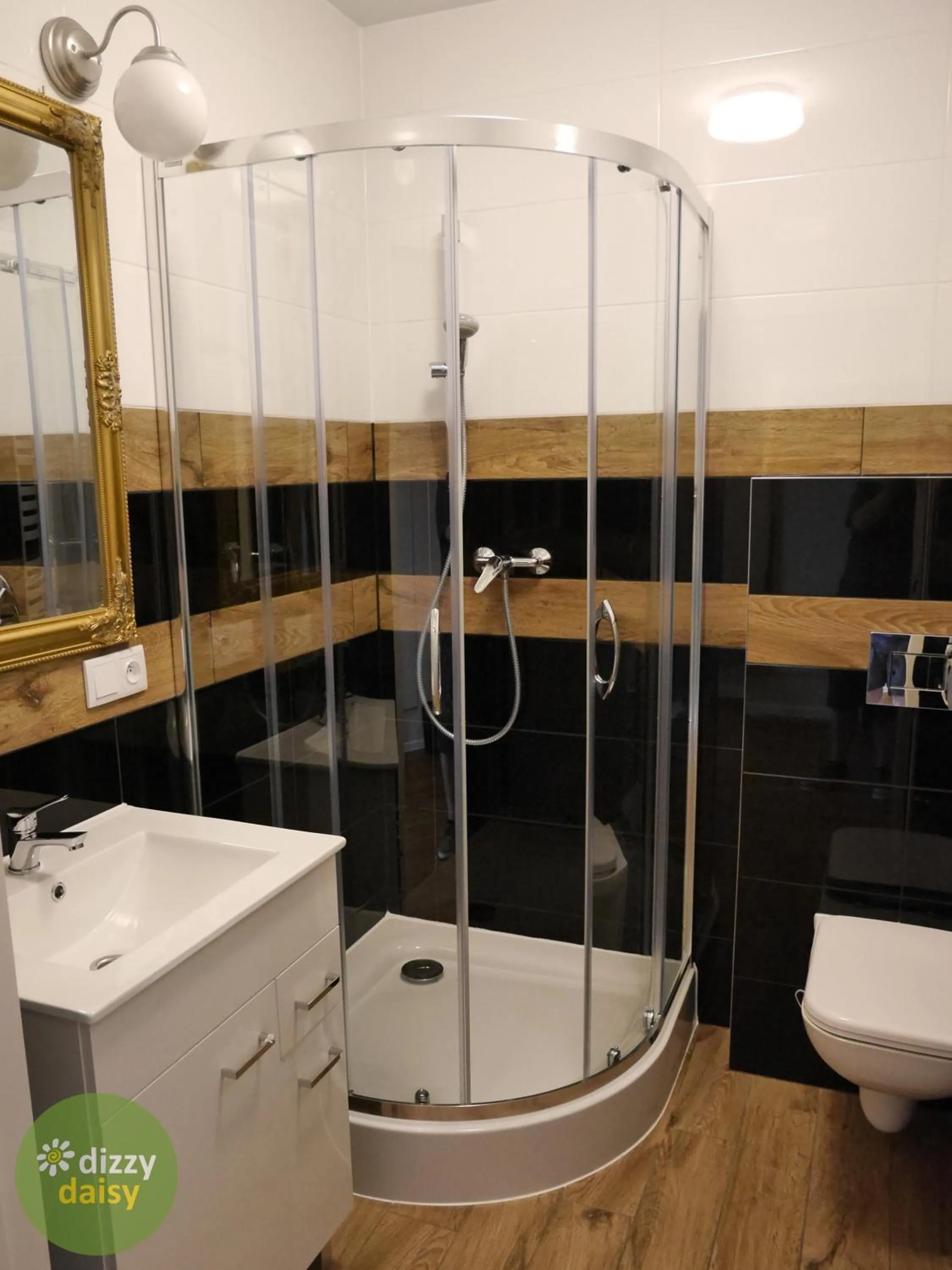 Shower in Dizzy Daisy Hostel