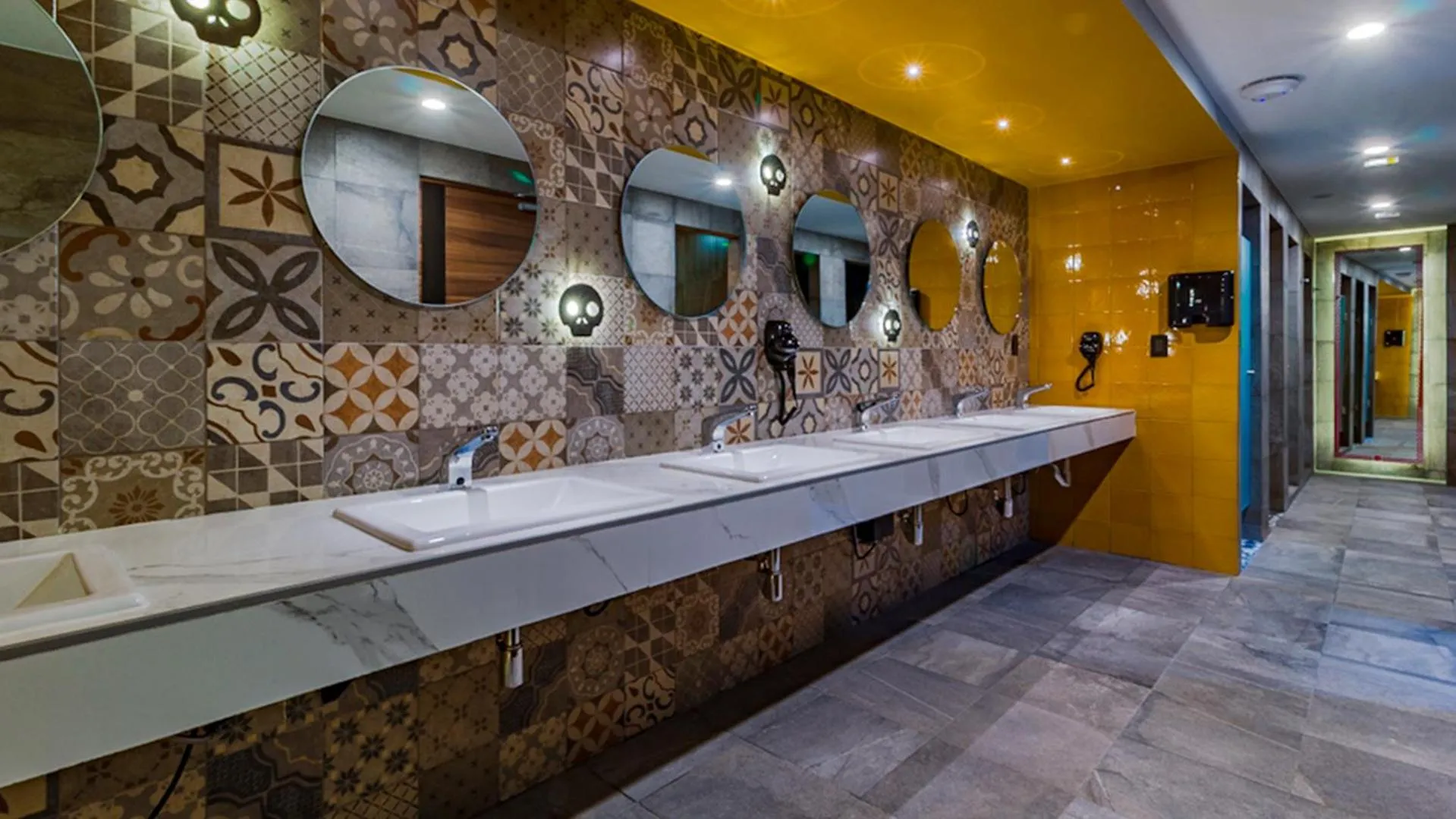 Toilet in Barrio Downtown Mexico City Hostel