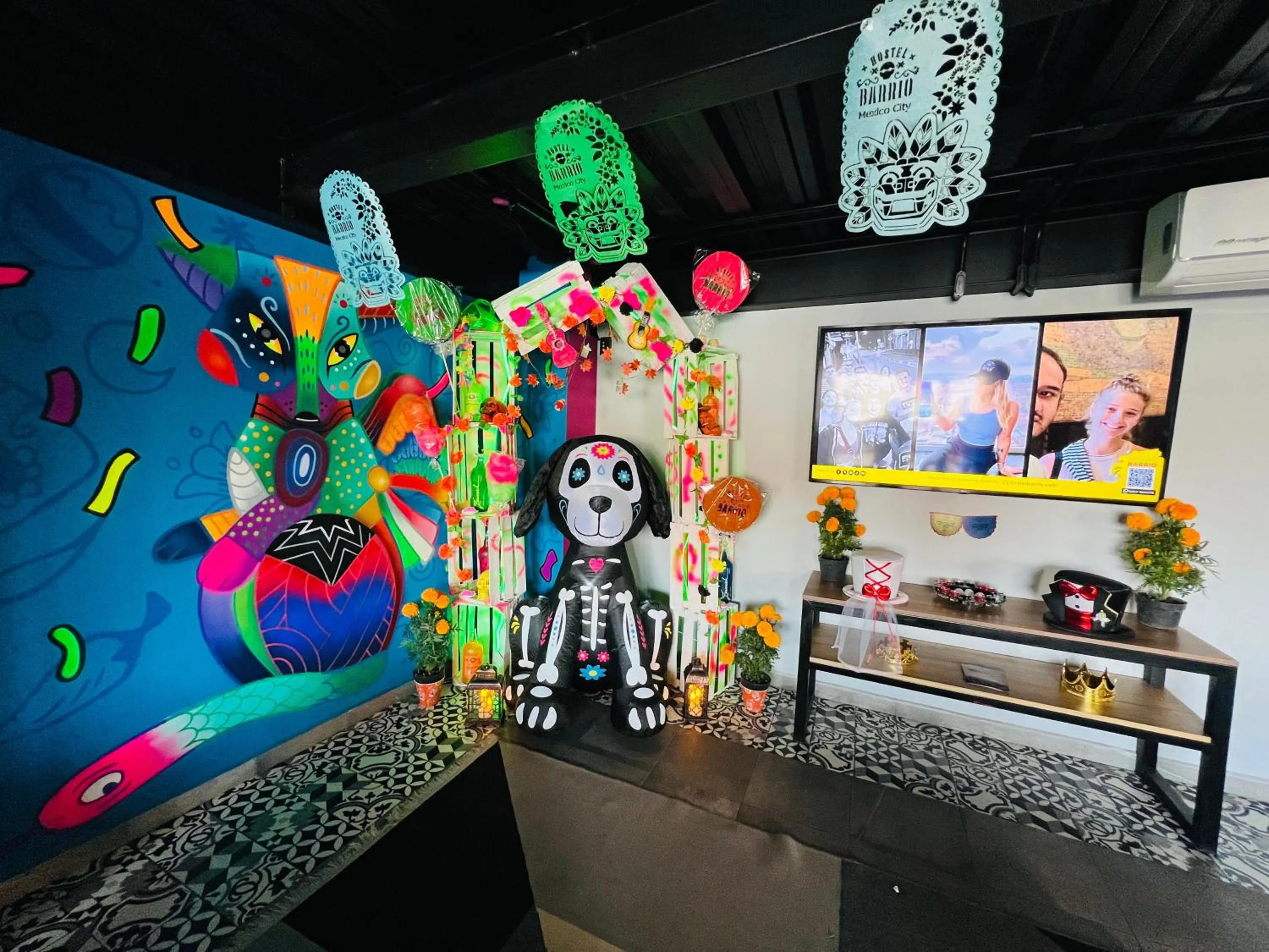 Communal lounge/ TV room in Barrio Downtown Mexico City Hostel