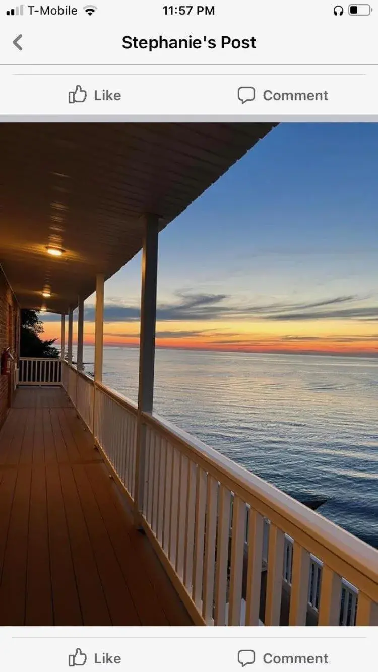 King Room with Lake View in Pete's Lakefront Motel, LLC King Room with Lake View in Pete's Lakefront Motel, LLC
