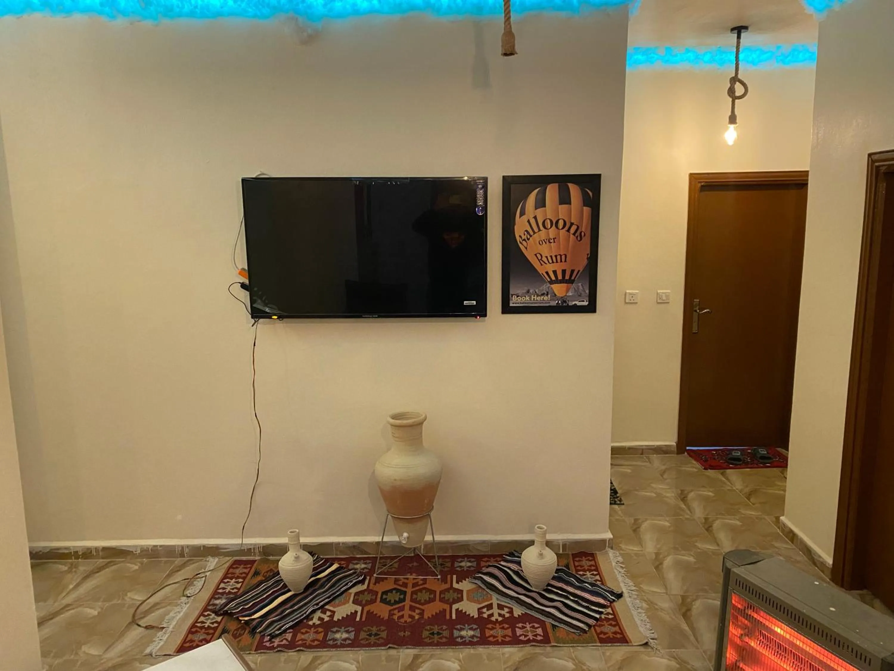 Communal lounge/ TV room in Nabati hostel